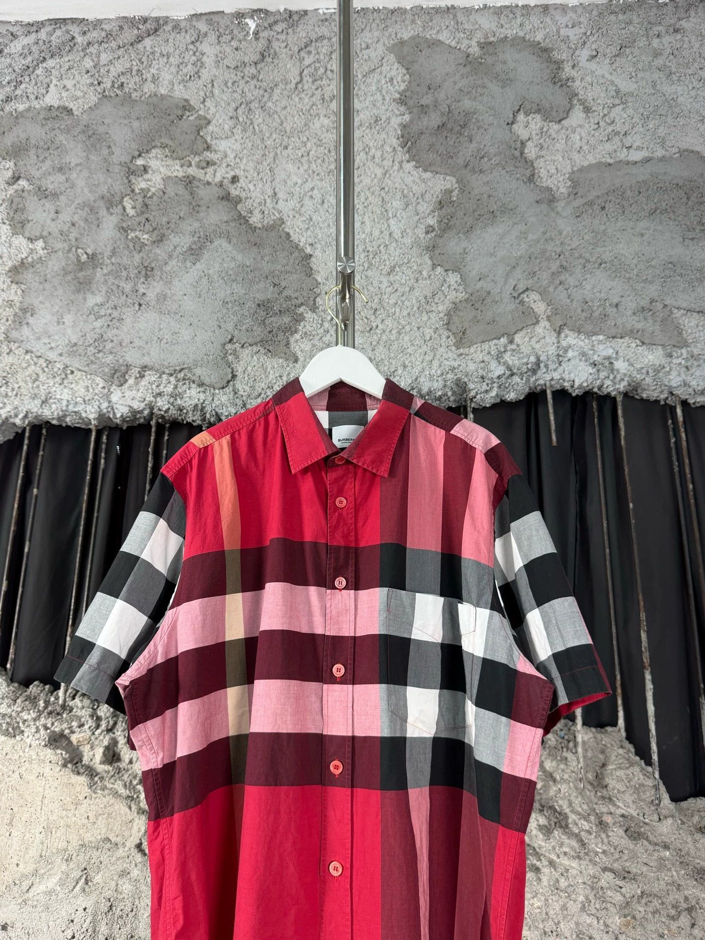 Burberry Checked Short Sleeve Shirt in Red Size US XL / EU 56 / 4 - 3 Thumbnail