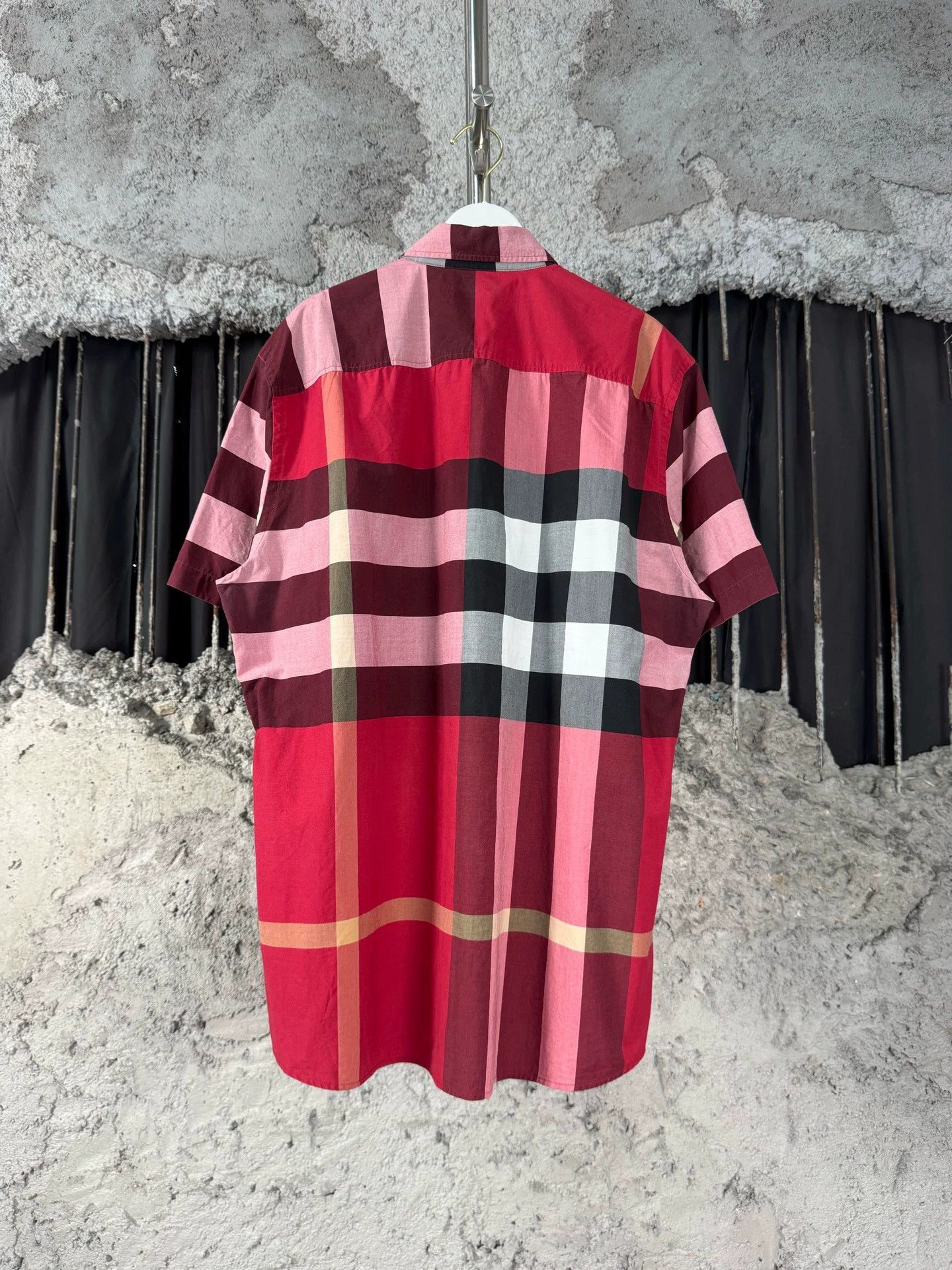 Burberry Checked Short Sleeve Shirt in Red Size US XL / EU 56 / 4 - 2 Thumbnail