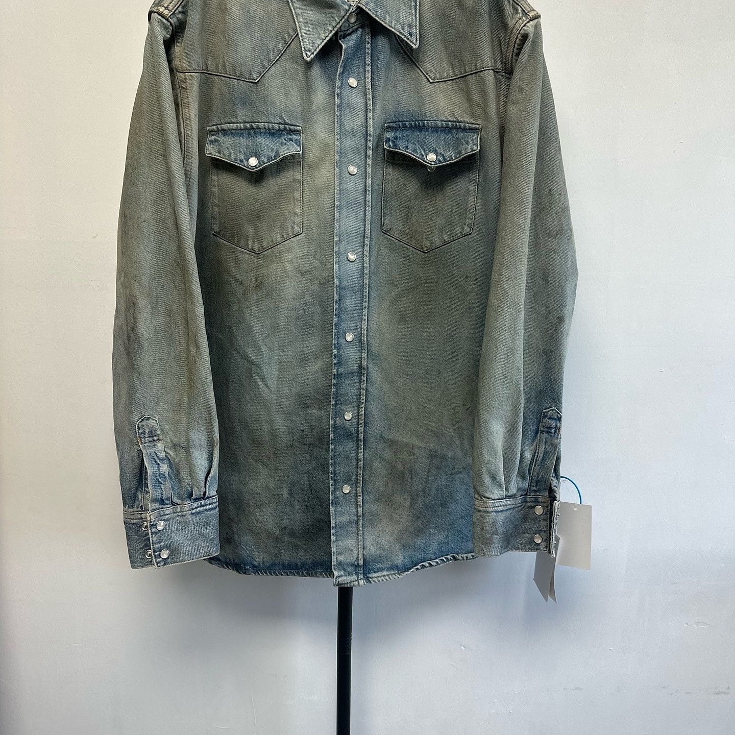 Acne Studios Acne Studios Distressed Denim Shirt Size 50 Size US M / EU 48-50 / 2 - 6 Thumbnail