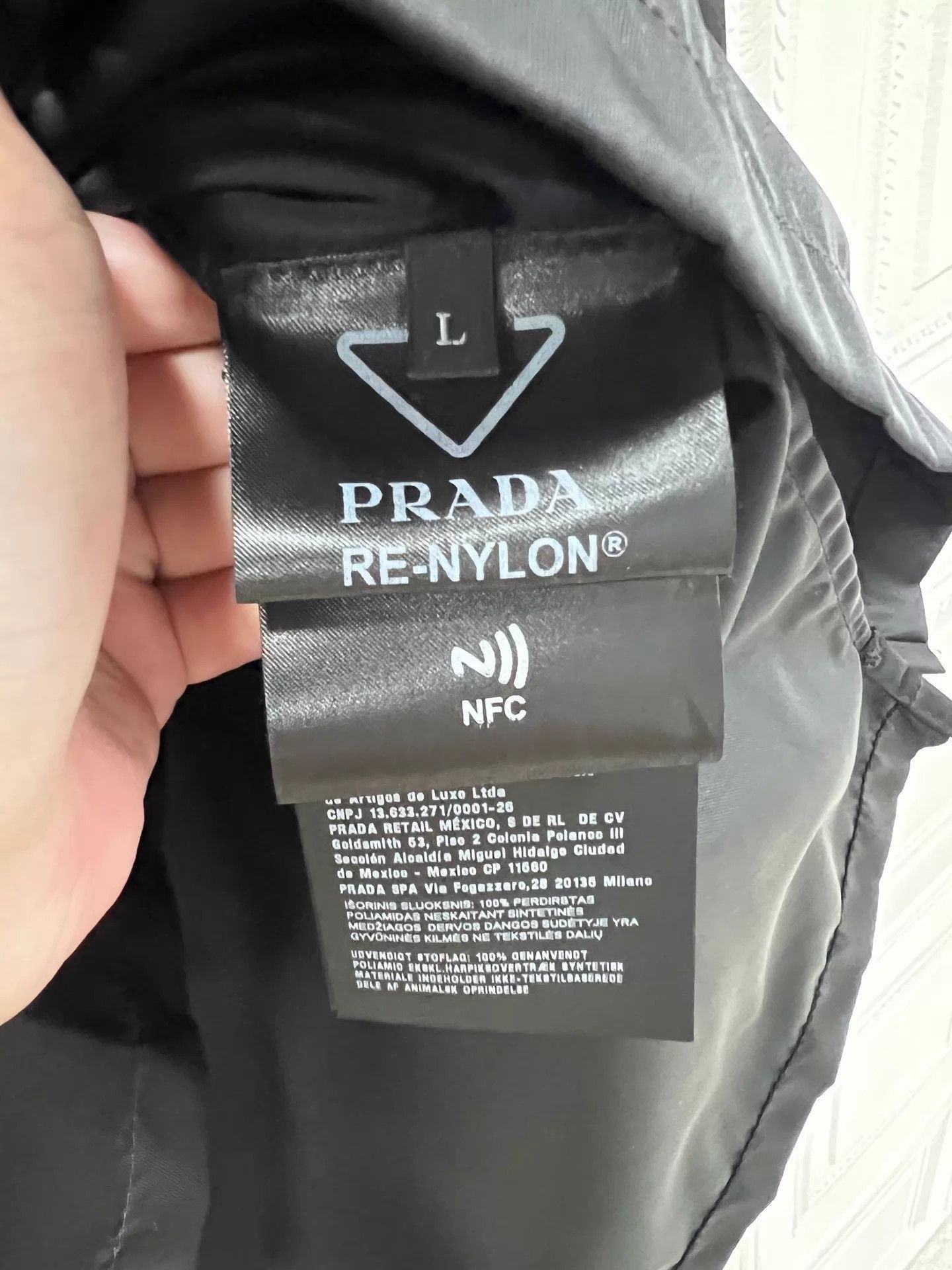 Prada Re-Nylon Triangle Logo Long Sleeve Shirt Size US L / EU 52-54 / 3 - 6 Thumbnail