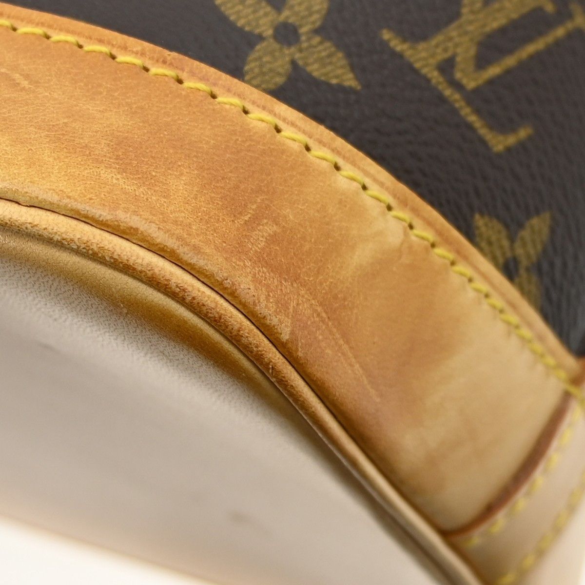 Louis Vuitton Louis Vuitton Alma Handbag Monogram Canvas Size ONE SIZE - 8 Thumbnail