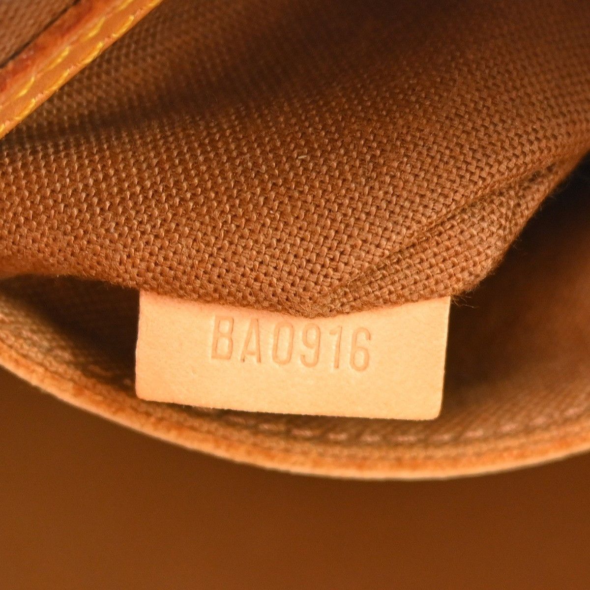Louis Vuitton Louis Vuitton Alma Handbag Monogram Canvas Size ONE SIZE - 5 Thumbnail