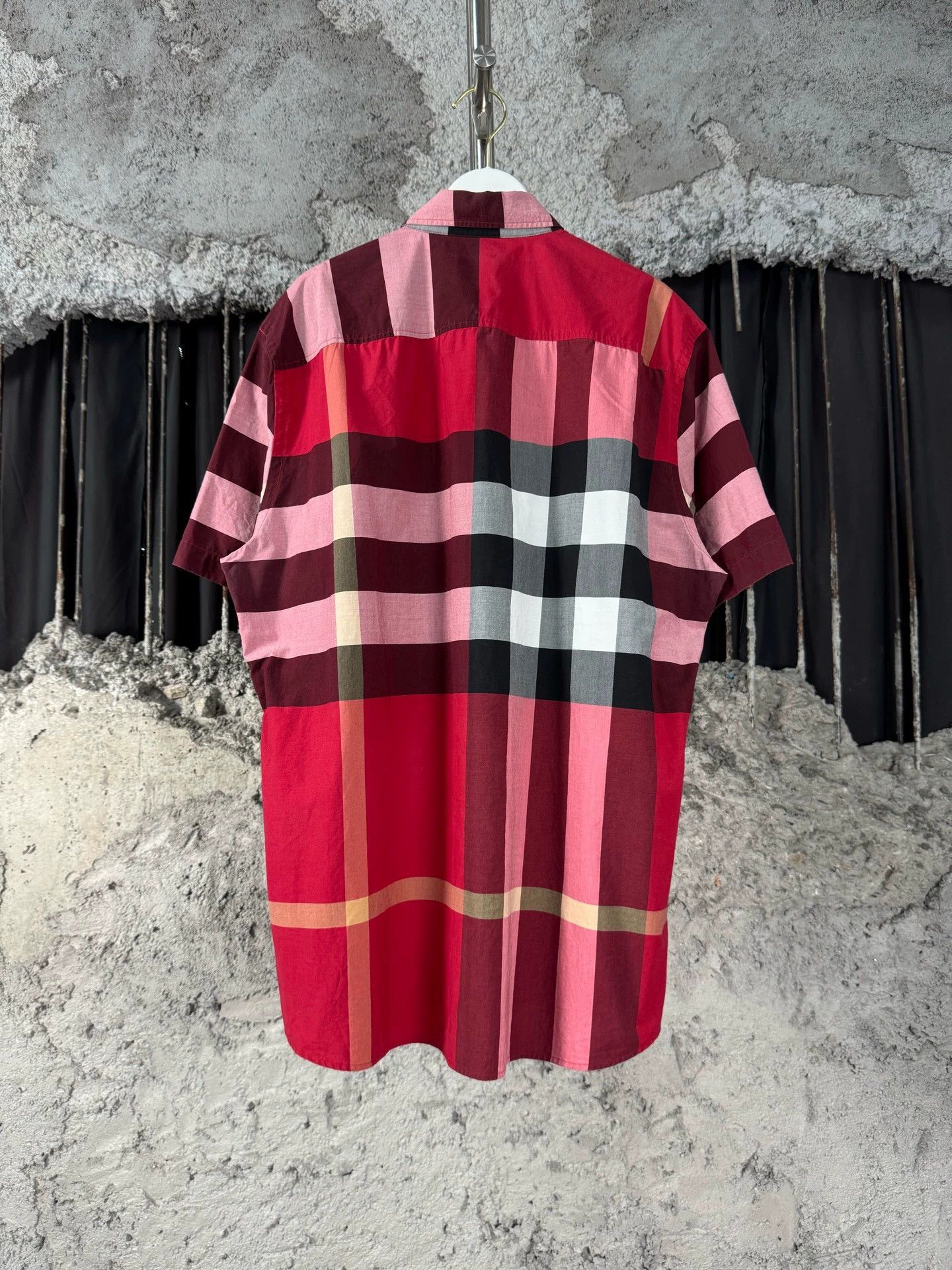 Burberry Red Check Short Sleeve Shirt in XL Size US XL / EU 56 / 4 - 5 Thumbnail