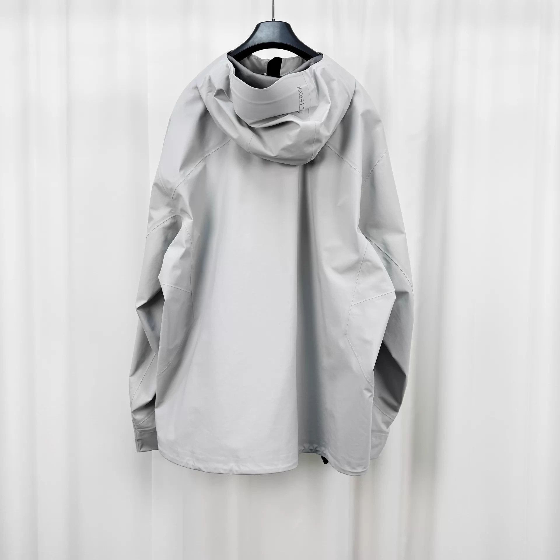 Arc'teryx Lightweight Hard Shell Jacket in Stealth Gray Size US XL / EU 56 / 4 - 2 Thumbnail
