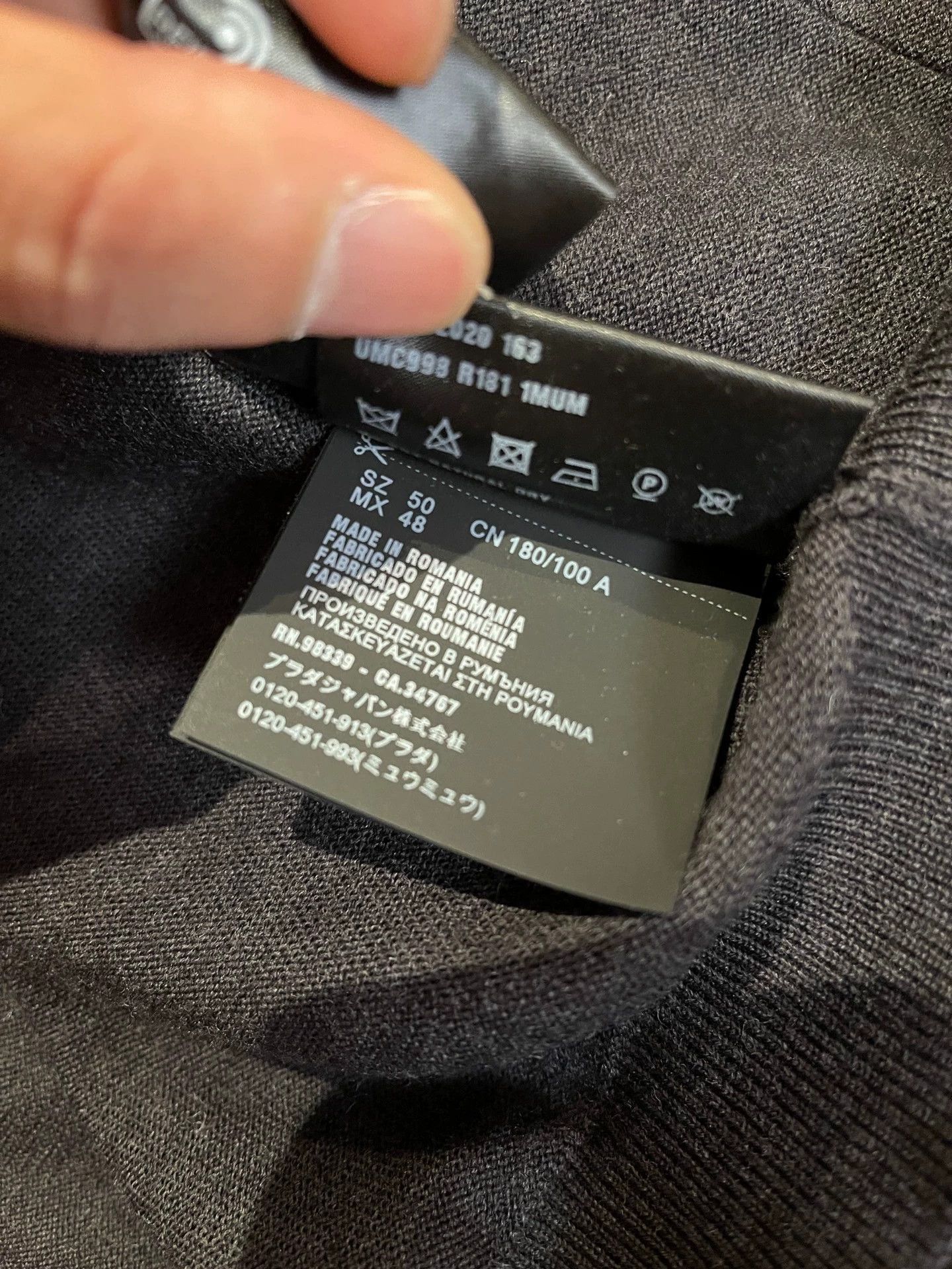 Prada Olive Green Wool Cardigan in Excellent Condition Size US M / EU 48-50 / 2 - 5 Thumbnail