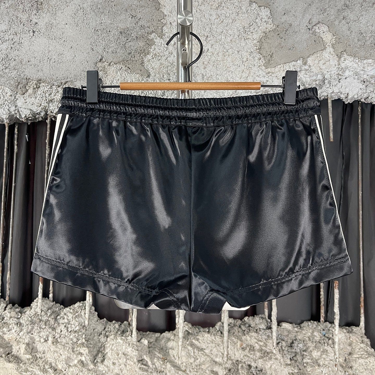 Celine Celine Logo Satin Shorts Size 36 Size 26" / US 2 / IT 38 - 2 Thumbnail