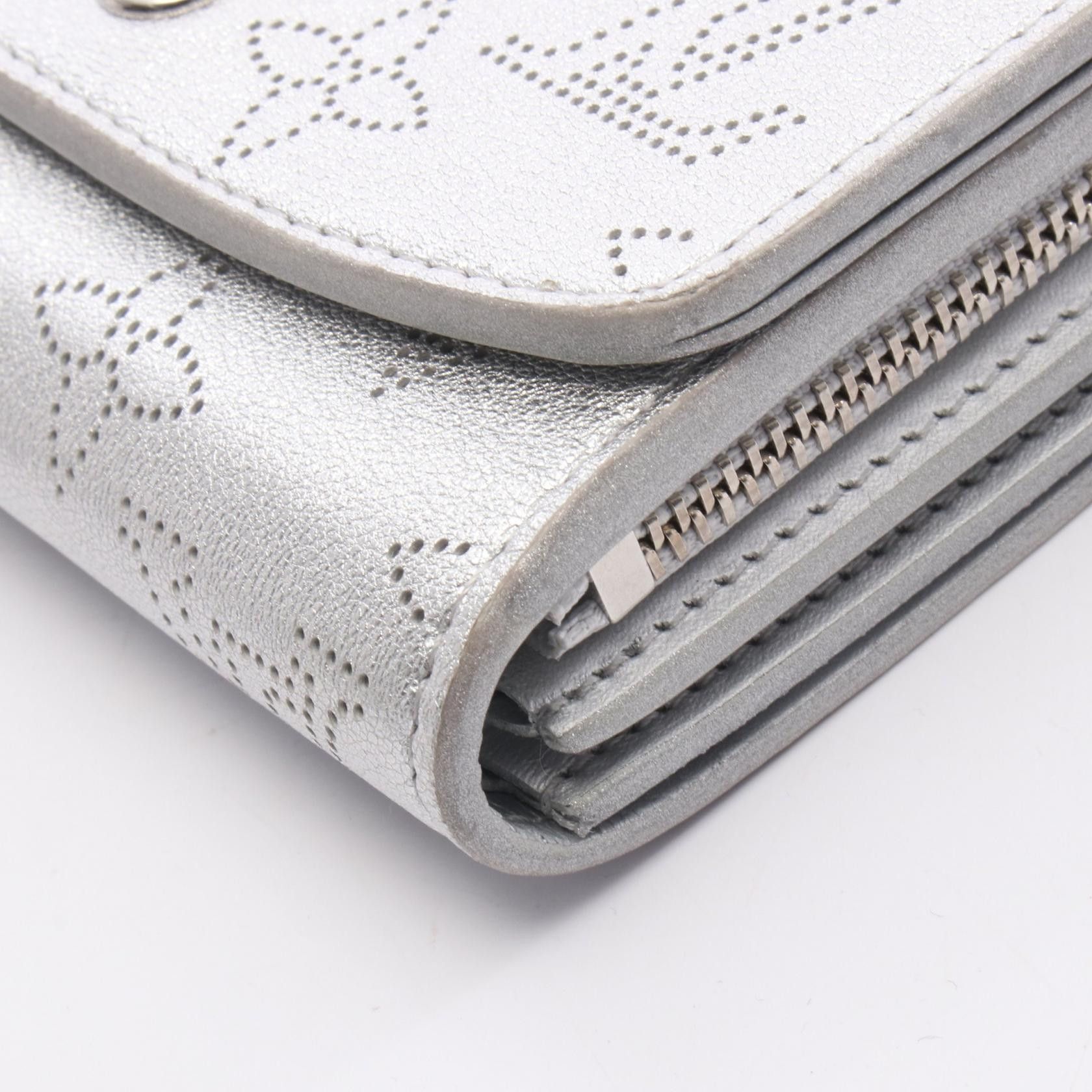 Louis Vuitton Louis Vuitton Louis Vuitton Portefeuille Iris Mahina Wallet Leather Short Wallet M26706 DUTY FREE for USA Size ONE SIZE - 7 Thumbnail