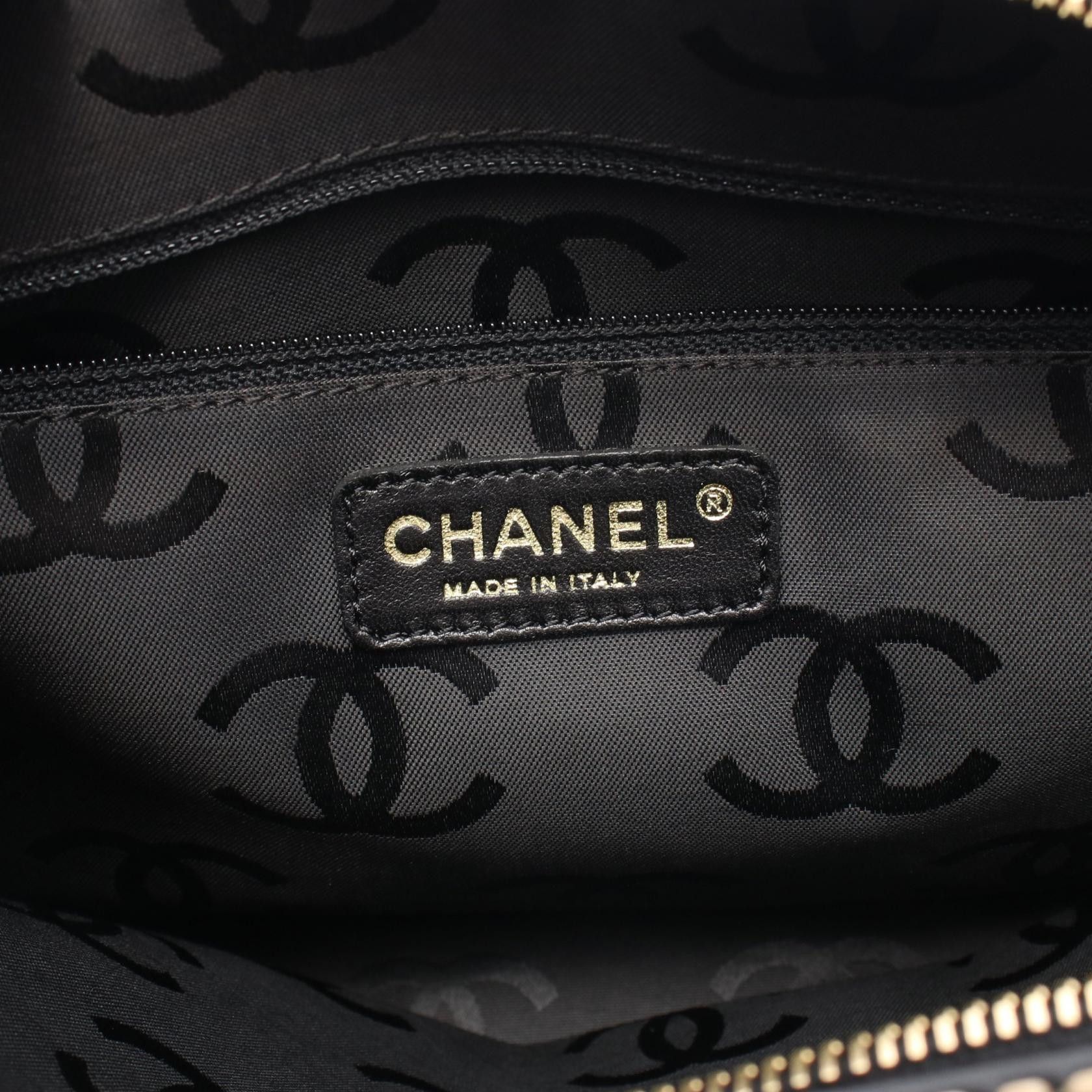 Chanel Chanel Chanel Wild Stitch Leather Handbag Leather Handbag A20666 DUTY FREE for USA Size ONE SIZE - 4 Thumbnail