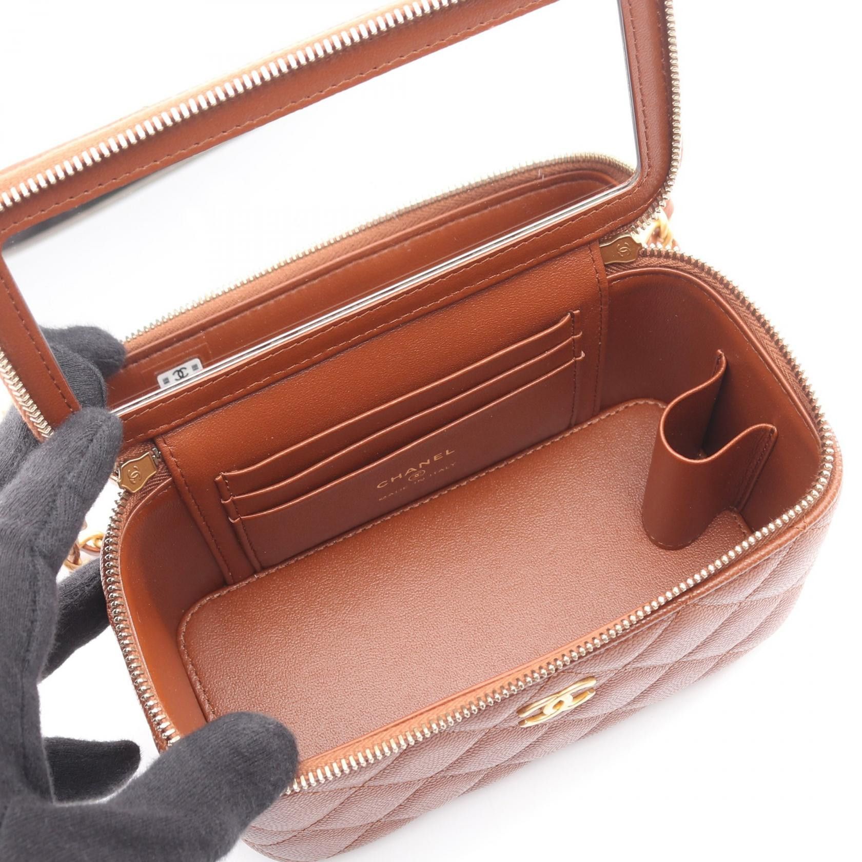 Chanel Chanel Chanel Matelasse Grained Calf Shoulder Bag Leather Vanity Bag AP3376 DUTY FREE for USA Size ONE SIZE - 3 Thumbnail