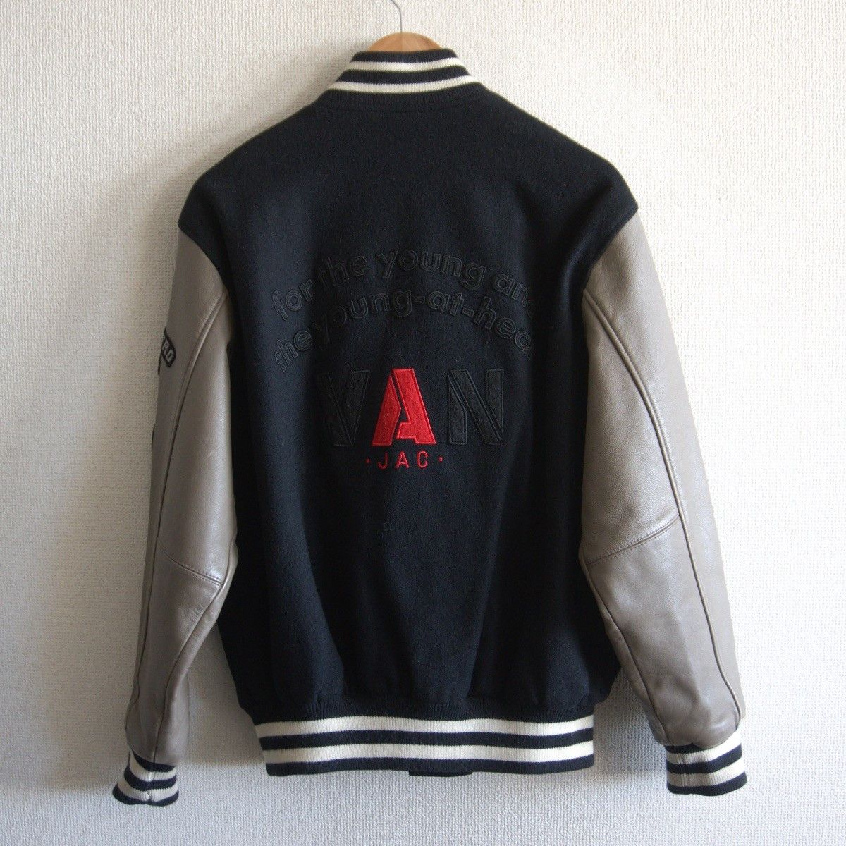 Vintage VAN JAC Leather sleeve varsity jacket Size M Size US M / EU 48-50 / 2 - 2 Thumbnail