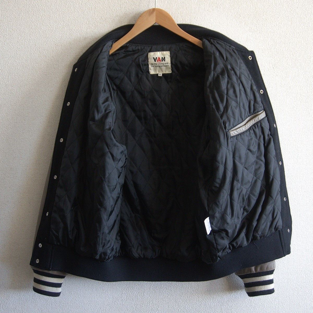 Vintage VAN JAC Leather sleeve varsity jacket Size M Size US M / EU 48-50 / 2 - 3 Thumbnail
