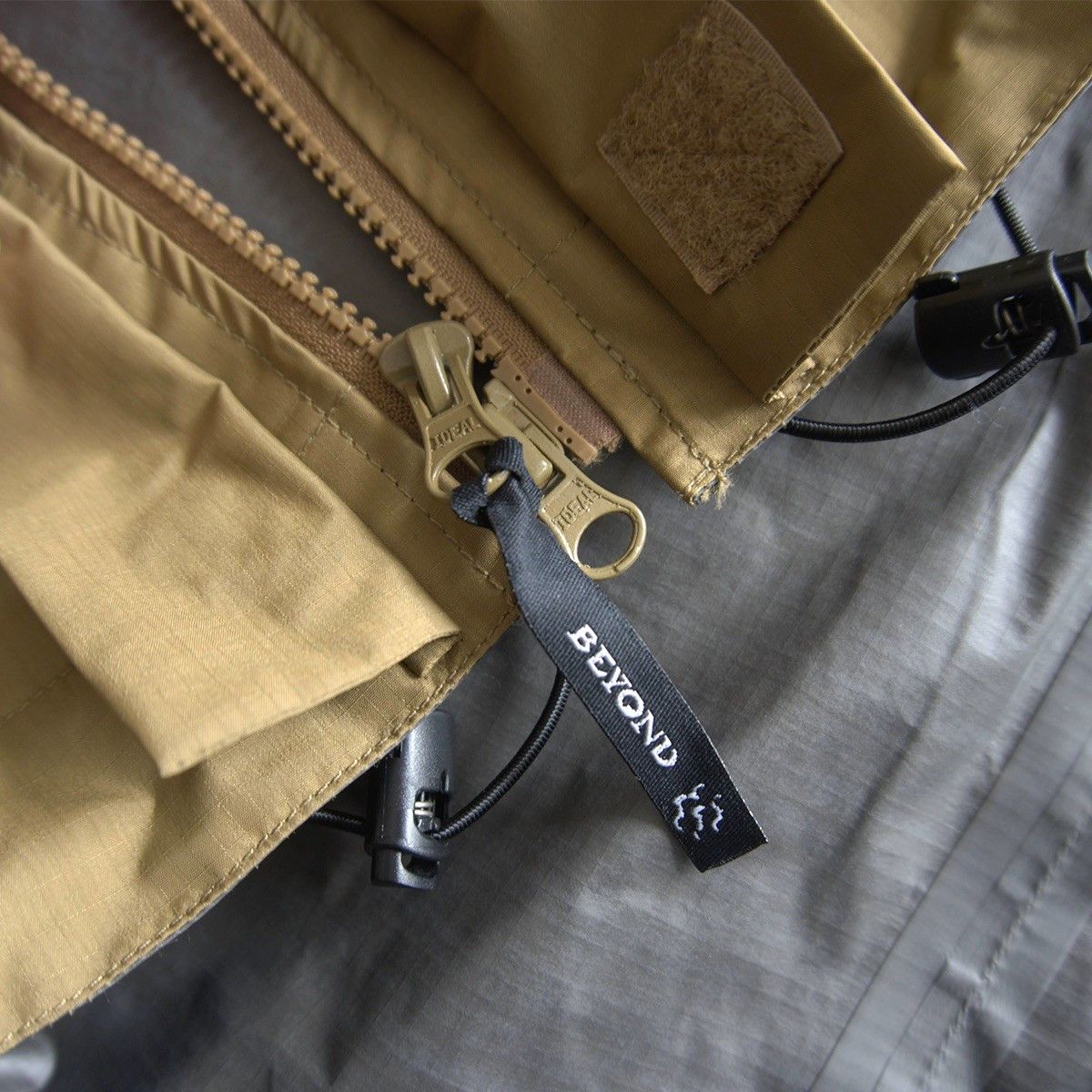 Vintage BEYOND CLOTHING PCU LEVEL6 GORE-TEX JACKET Size XL Size US XL / EU 56 / 4 - 4 Thumbnail