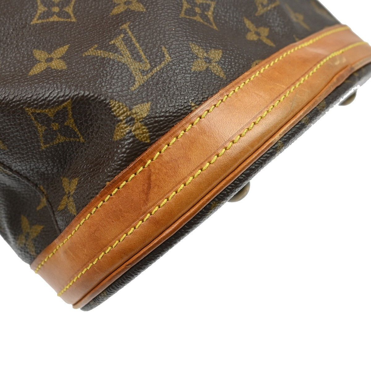 Louis Vuitton Louis Vuitton Petit Bucket Bag Monogram Canvas Size ONE SIZE - 9 Thumbnail
