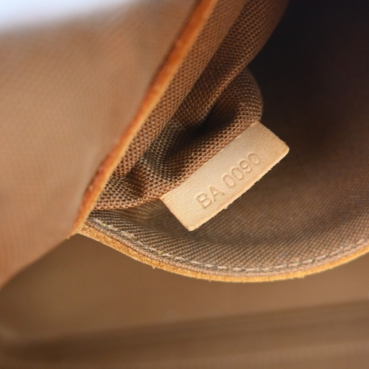 Louis Vuitton Louis Vuitton Alma Handbag Monogram Canvas Size ONE SIZE - 5 Thumbnail