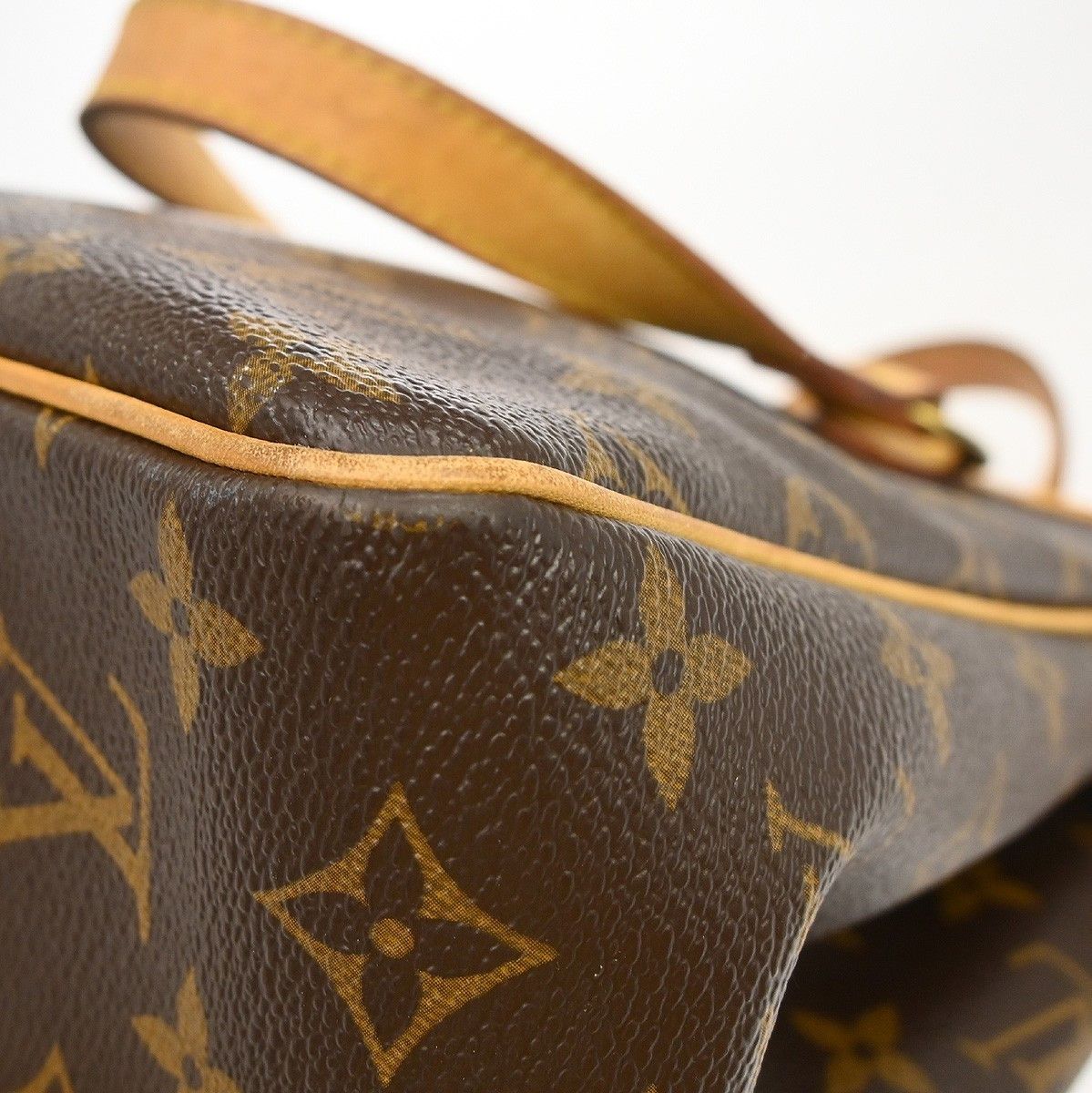 Louis Vuitton Louis Vuitton Batignolles Handbag Monogram Canvas Size ONE SIZE - 9 Thumbnail