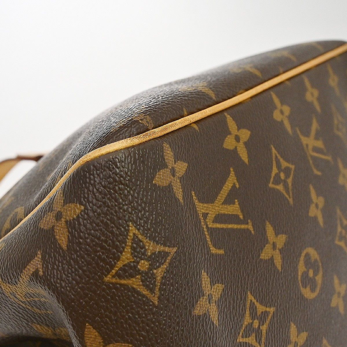 Louis Vuitton Louis Vuitton Batignolles Handbag Monogram Canvas Size ONE SIZE - 8 Thumbnail