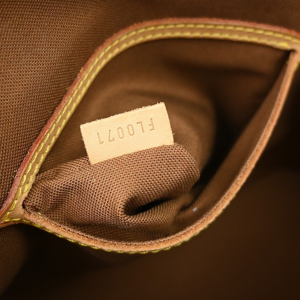 Louis Vuitton Louis Vuitton Alma Handbag Monogram Canvas Size ONE SIZE - 5 Thumbnail