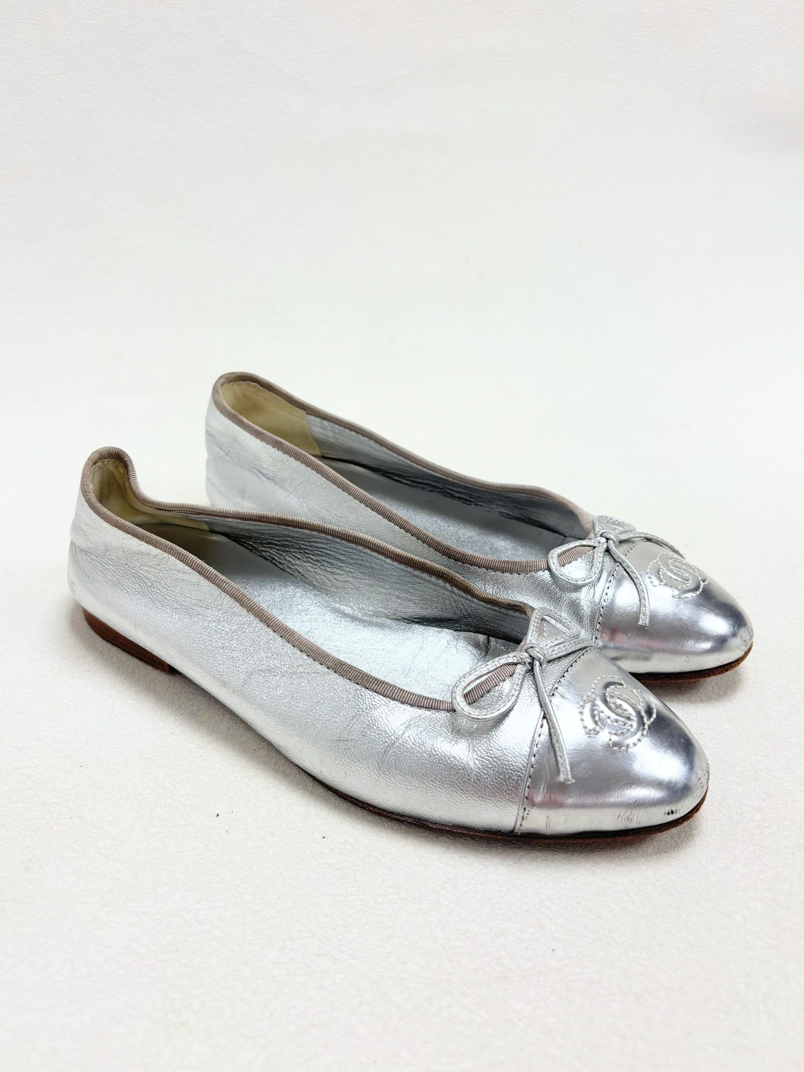 Chanel Ballerines Cuir Argent Size US 8 / IT 38 - 3 Thumbnail