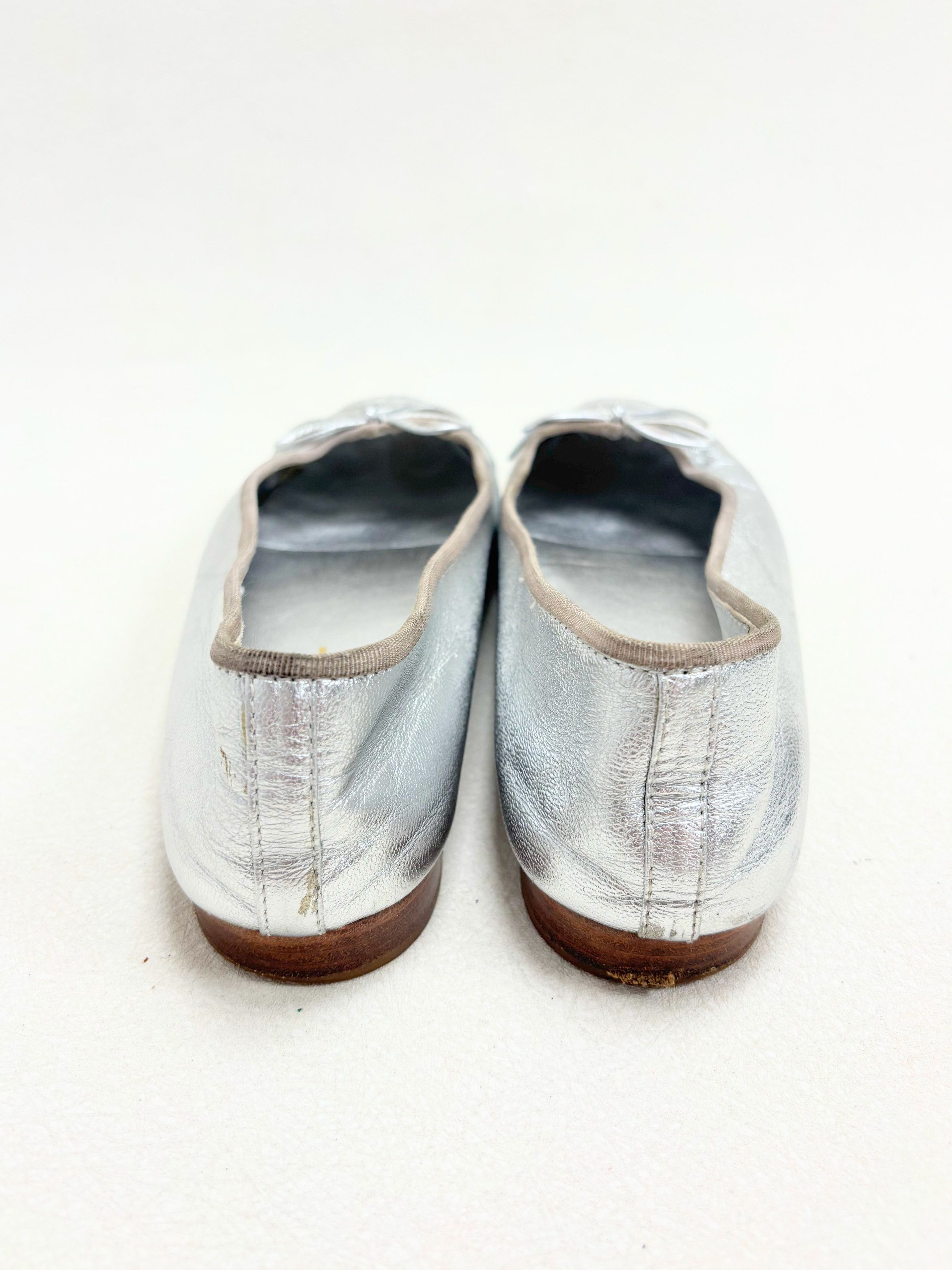 Chanel Ballerines Cuir Argent Size US 8 / IT 38 - 4 Thumbnail