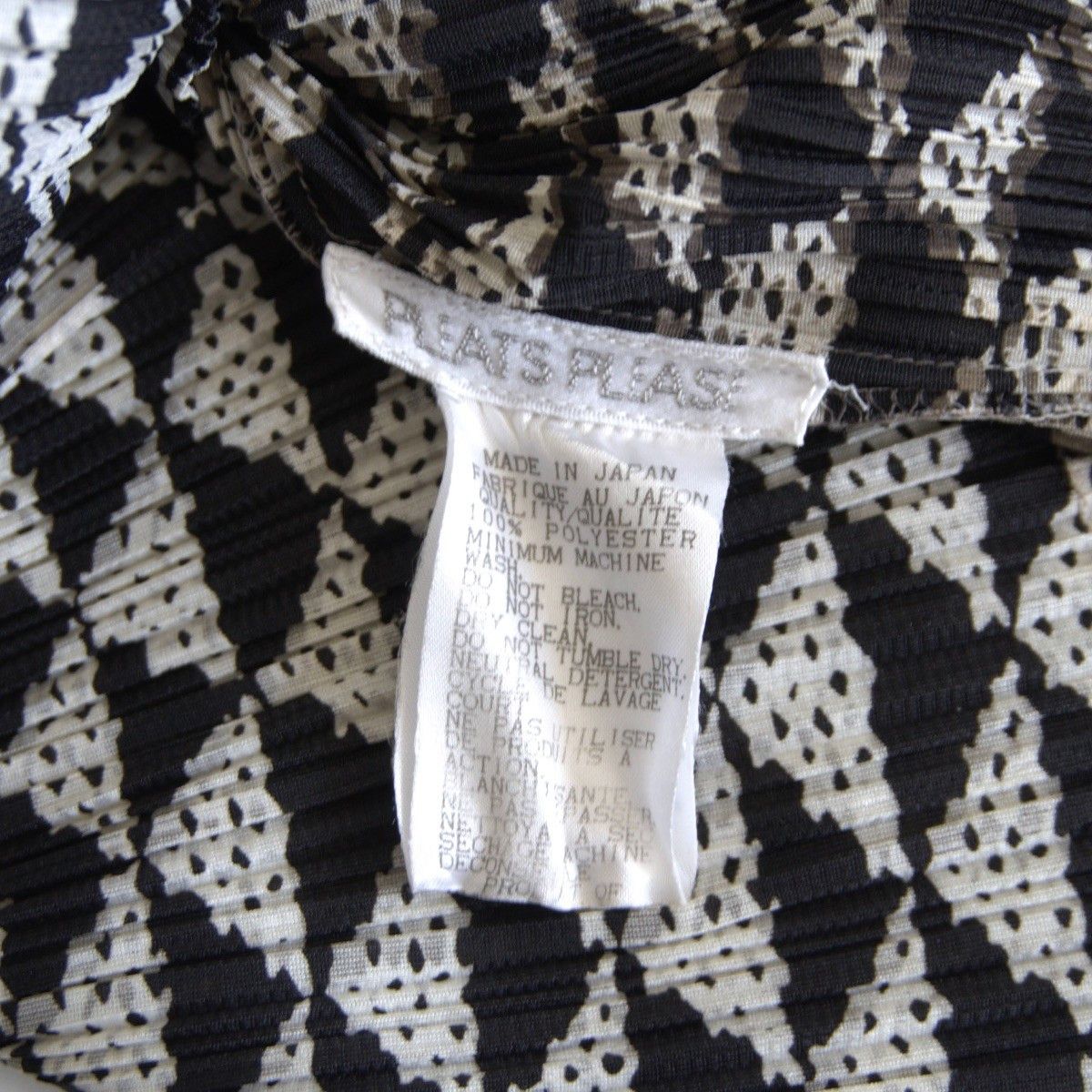 Vintage PLEATS PLEASE Patterned pleated top T-Shirt Size 3 Size US L / EU 52-54 / 3 - 2 Thumbnail