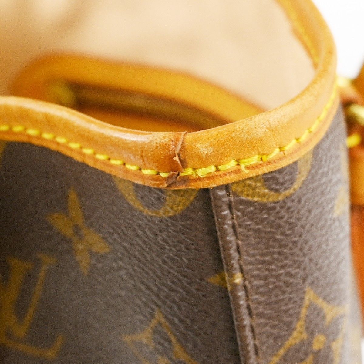 Louis Vuitton Louis Vuitton Petit Bucket Bag Monogram Canvas Size ONE SIZE - 11 Thumbnail
