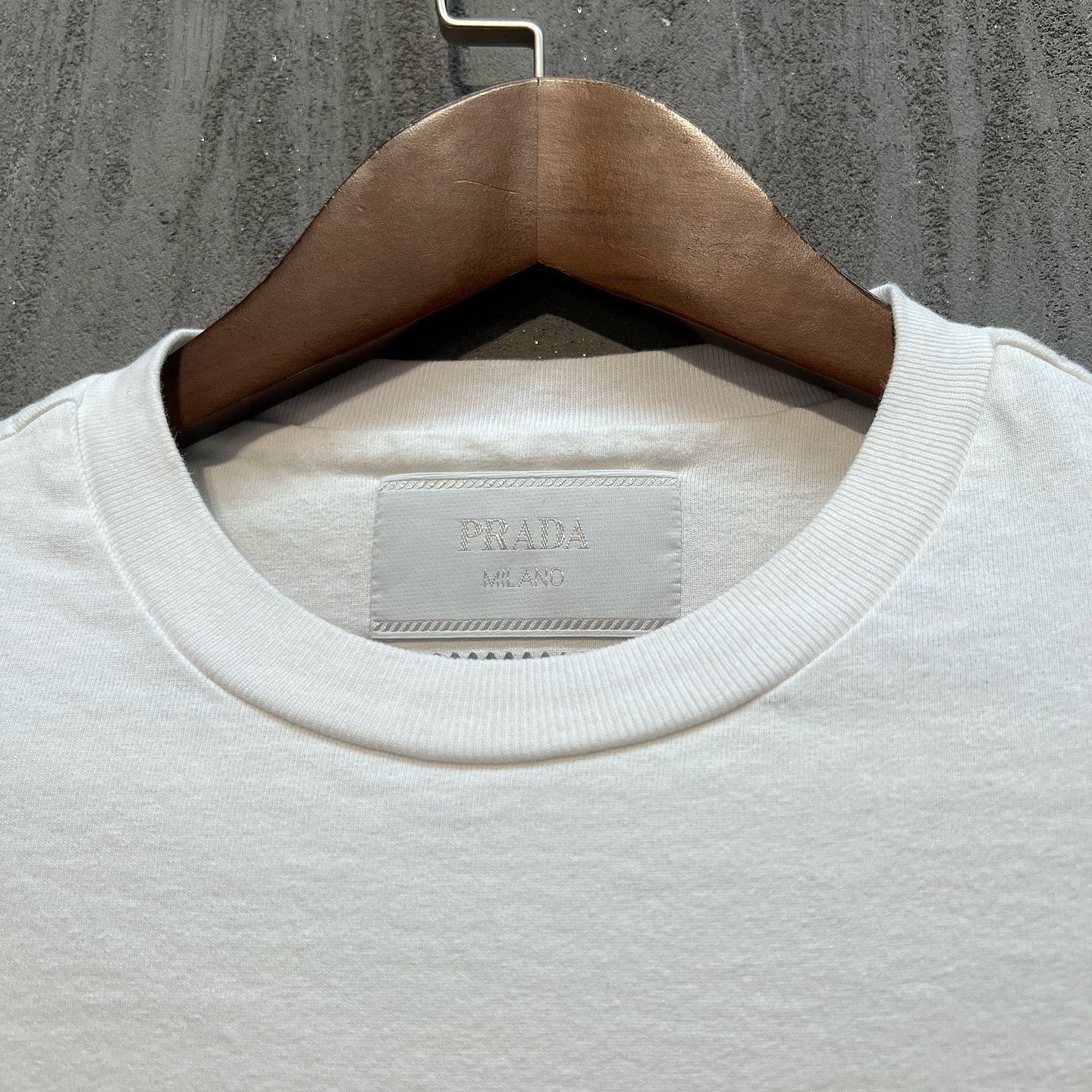Prada Triangle Logo Pocket T-Shirt Size US S / EU 44-46 / 1 - 5 Thumbnail