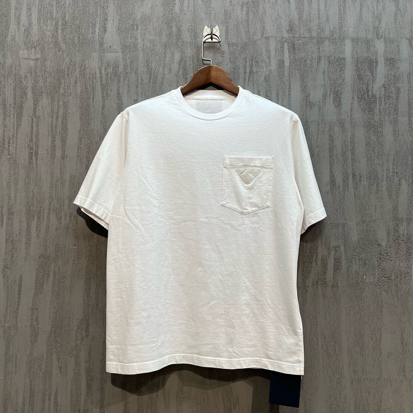 Prada Triangle Logo Pocket T-Shirt Size US S / EU 44-46 / 1 - 7 Thumbnail