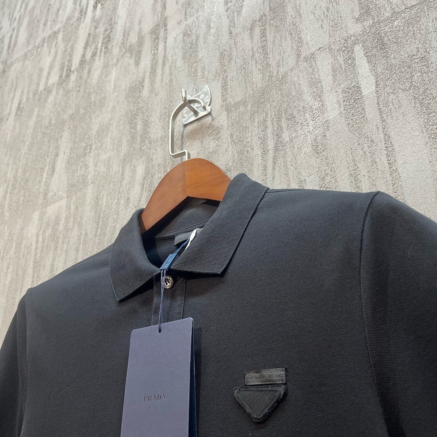 Prada Classic Triangle Logo Polo Shirt in Black Size US S / EU 44-46 / 1 - 7 Thumbnail