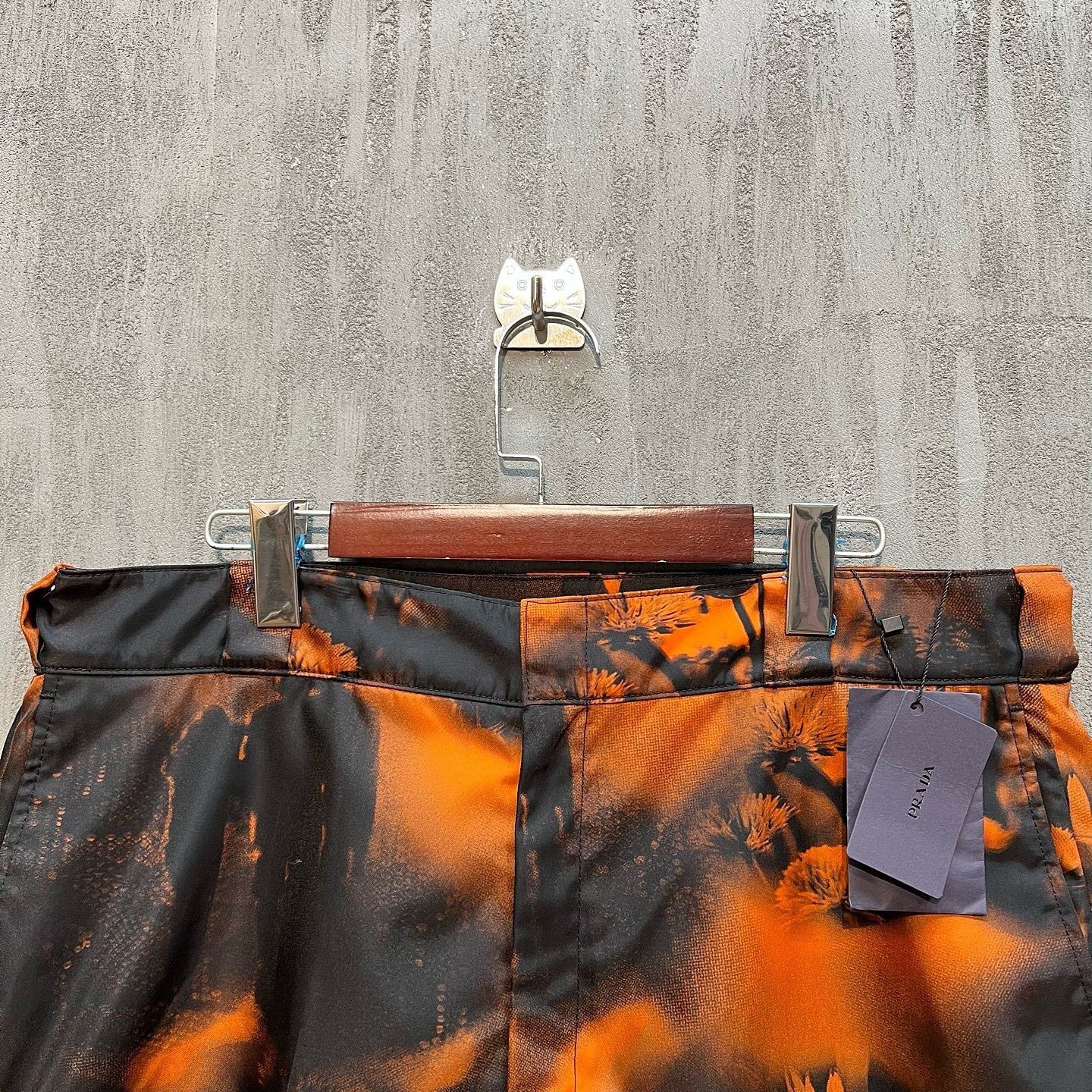 Prada Vibrant Landscape Print Shorts Size US 36 / EU 52 - 7 Thumbnail