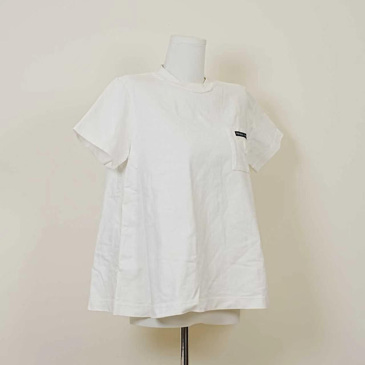 Prada Logo Pocket T-Shirt in White Size US S / EU 44-46 / 1 - 6 Thumbnail