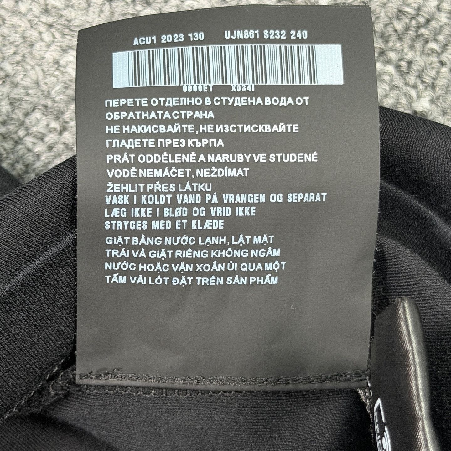 Prada Minimalist Black Enamel Logo Tee Size US S / EU 44-46 / 1 - 4 Thumbnail