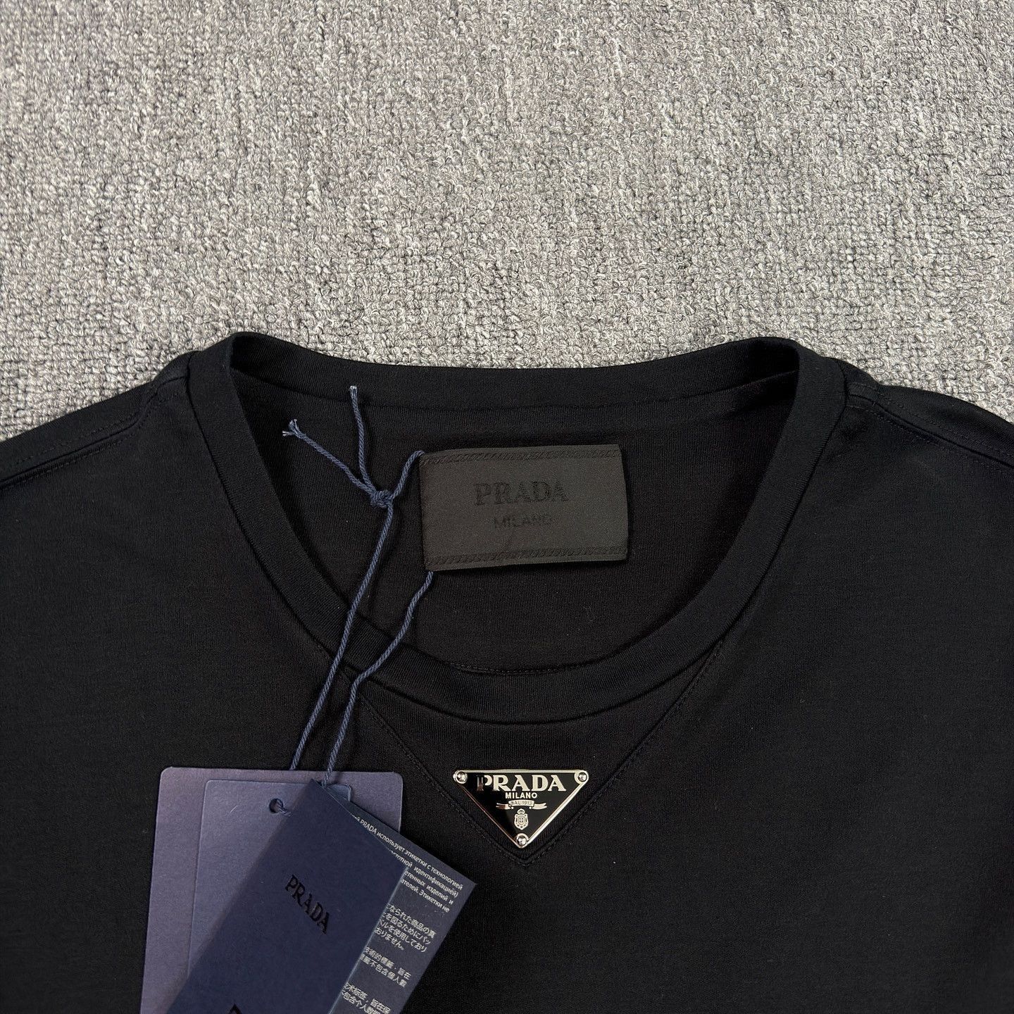 Prada Minimalist Black Enamel Logo Tee Size US S / EU 44-46 / 1 - 3 Thumbnail