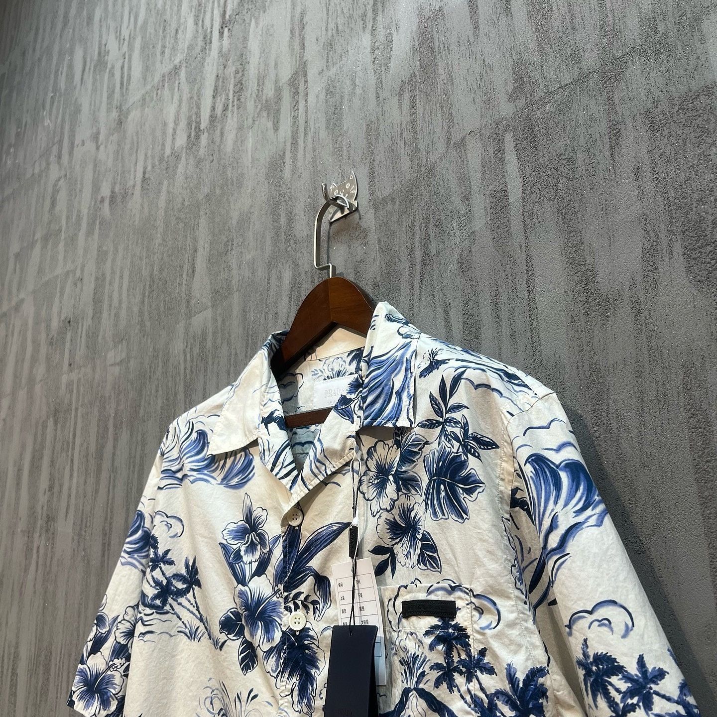 Prada Floral Wave Print Button-Up Shirt Size US XL / EU 56 / 4 - 7 Thumbnail