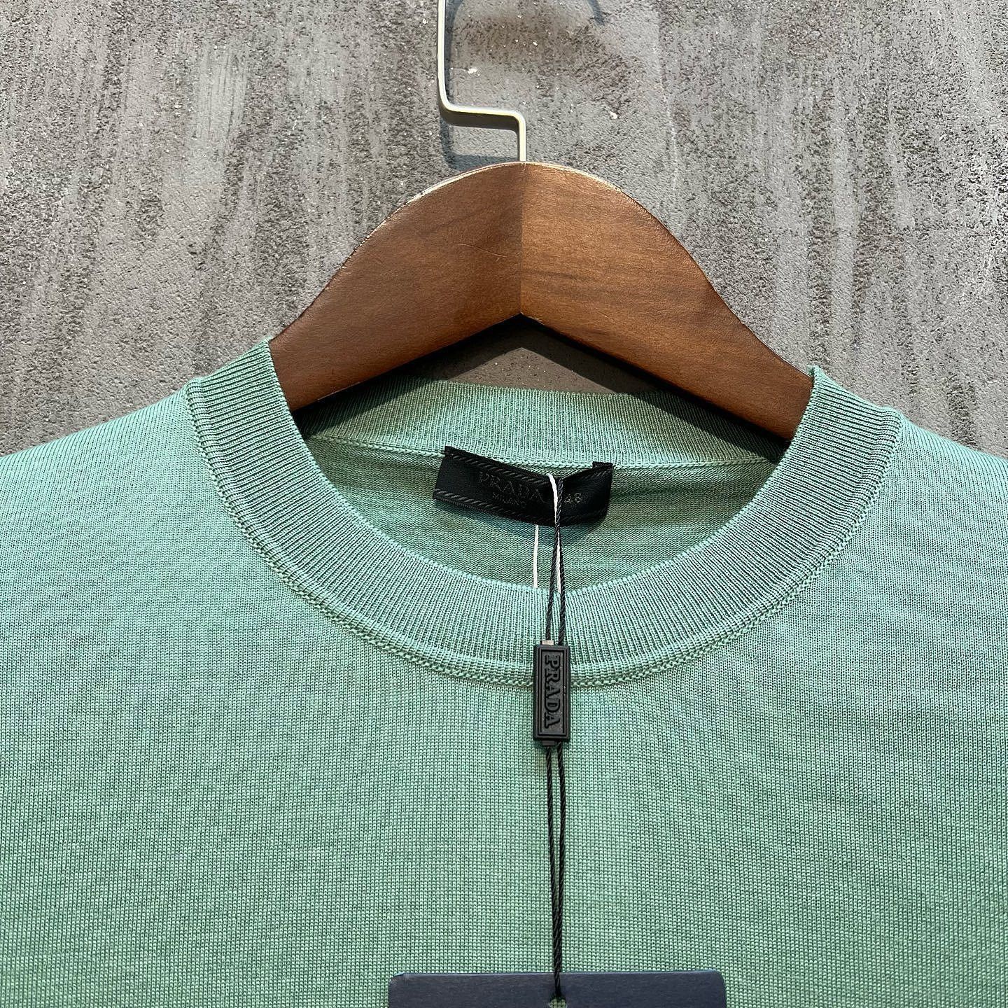 Prada Logo Knit Sweater in Rich Green Size US M / EU 48-50 / 2 - 3 Thumbnail