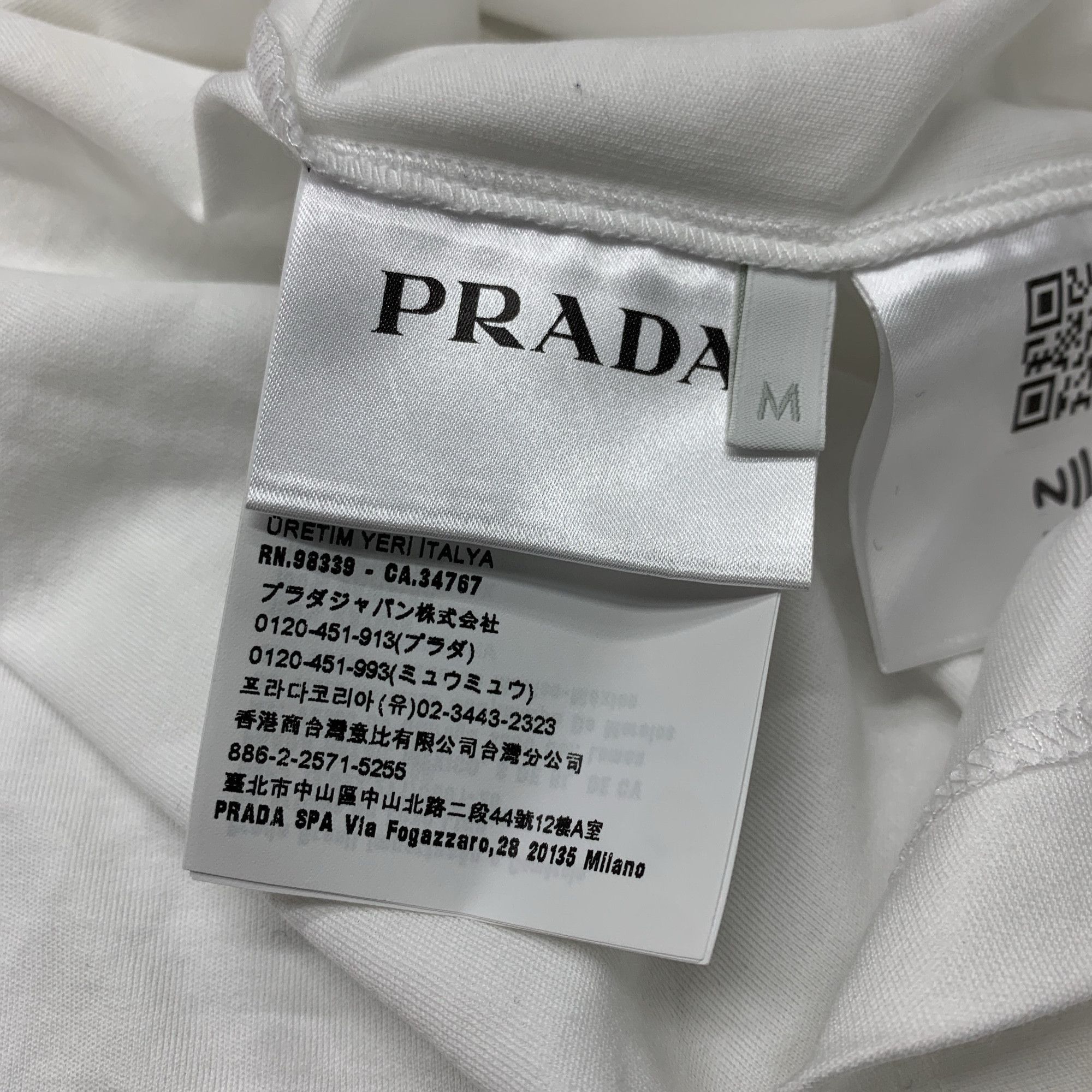 Prada Minimalist Triangle Logo T-Shirt in White Size US M / EU 48-50 / 2 - 3 Thumbnail