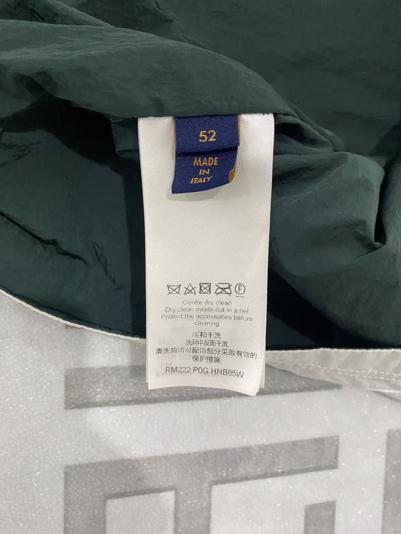 Louis Vuitton Graphic Logo Zip-Up Jacket in Multi Size US L / EU 52-54 / 3 - 4 Thumbnail