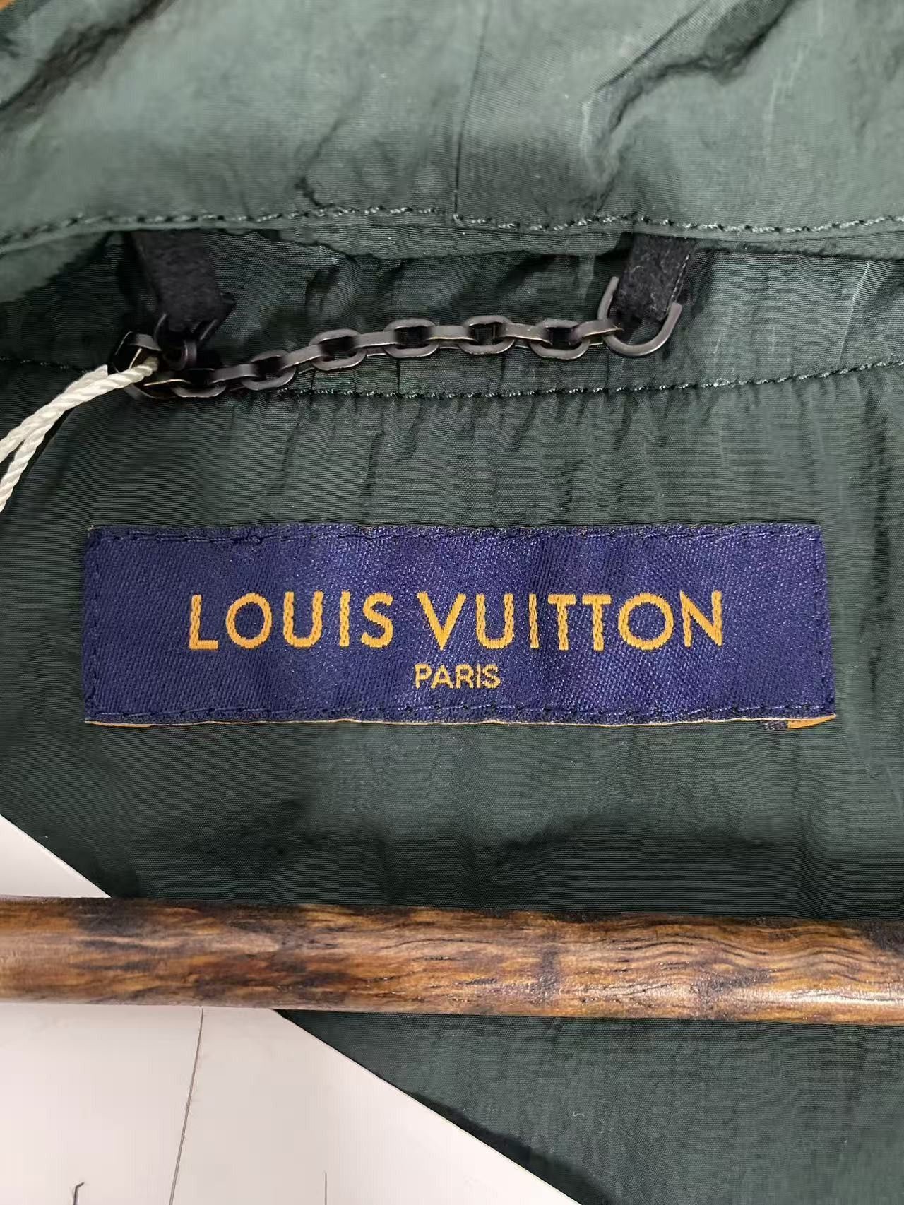 Louis Vuitton Graphic Logo Zip-Up Jacket in Multi Size US L / EU 52-54 / 3 - 3 Thumbnail