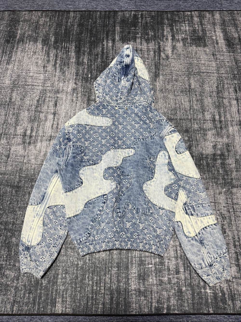 Louis Vuitton Stylish Blue Denim Jacket in Size S Size US S / EU 44-46 / 1 - 2 Thumbnail