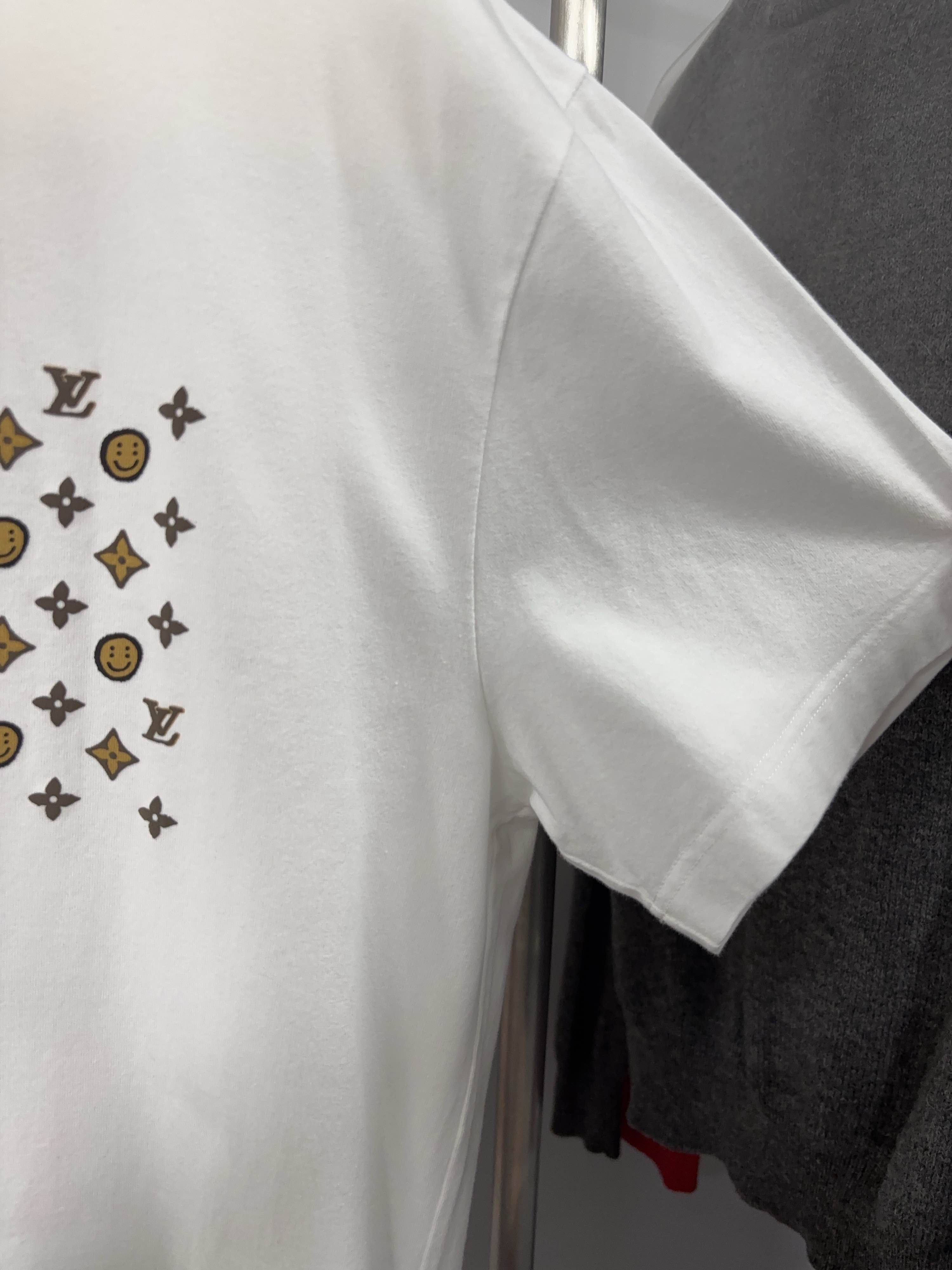 Louis Vuitton Smiley Print T-Shirt in White, Size XL Size US XL / EU 56 / 4 - 8 Thumbnail