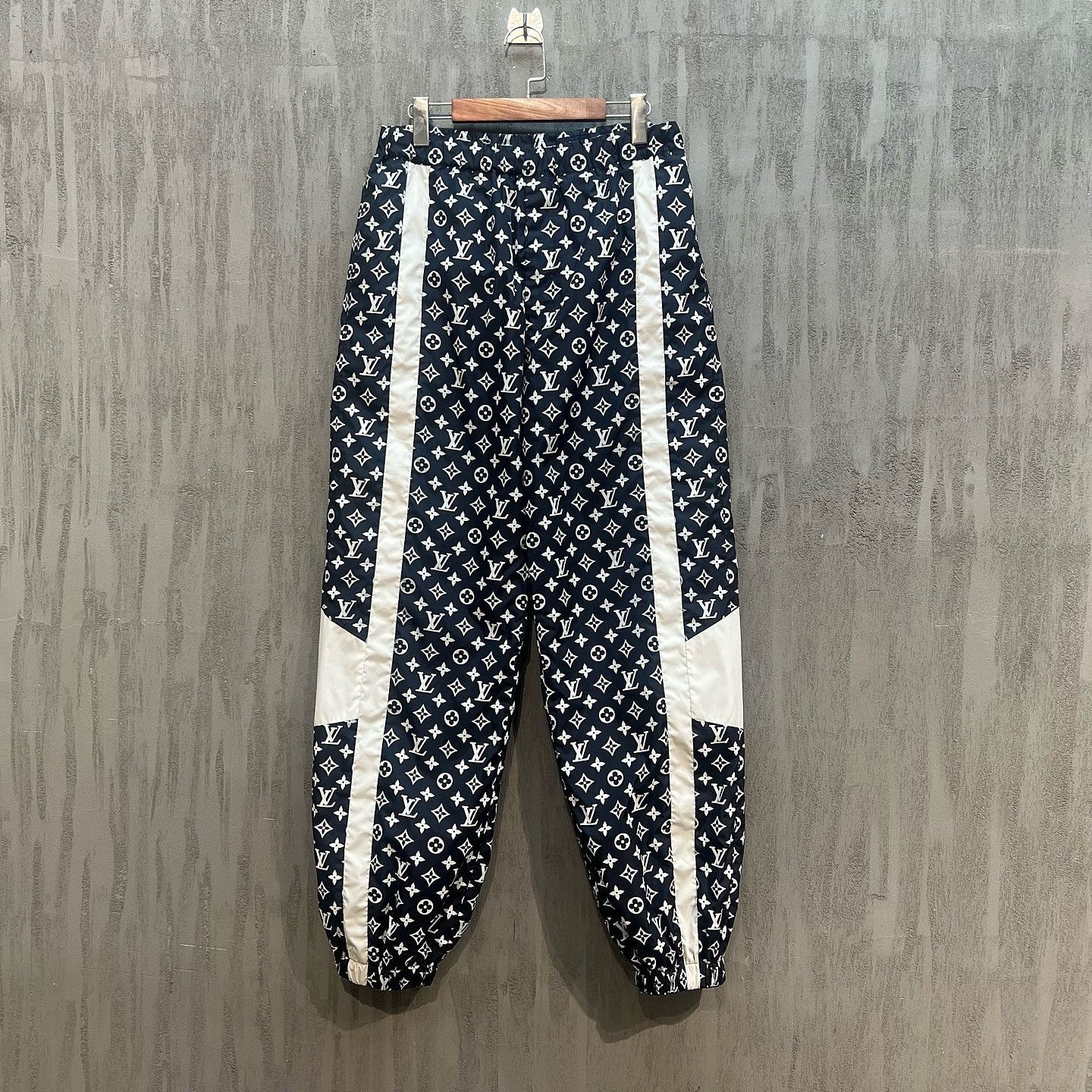 Louis Vuitton Black Monogram Sweatpants, Size 34 Size US 34 / EU 50 - 2 Thumbnail