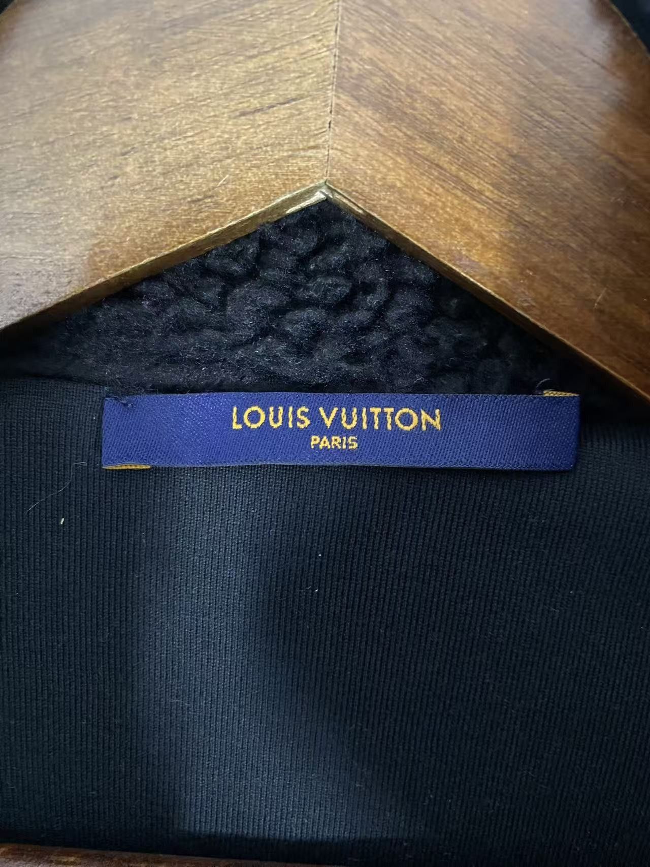 Louis Vuitton Damier Fleece Jacket in Blue, Size M Size US M / EU 48-50 / 2 - 3 Thumbnail