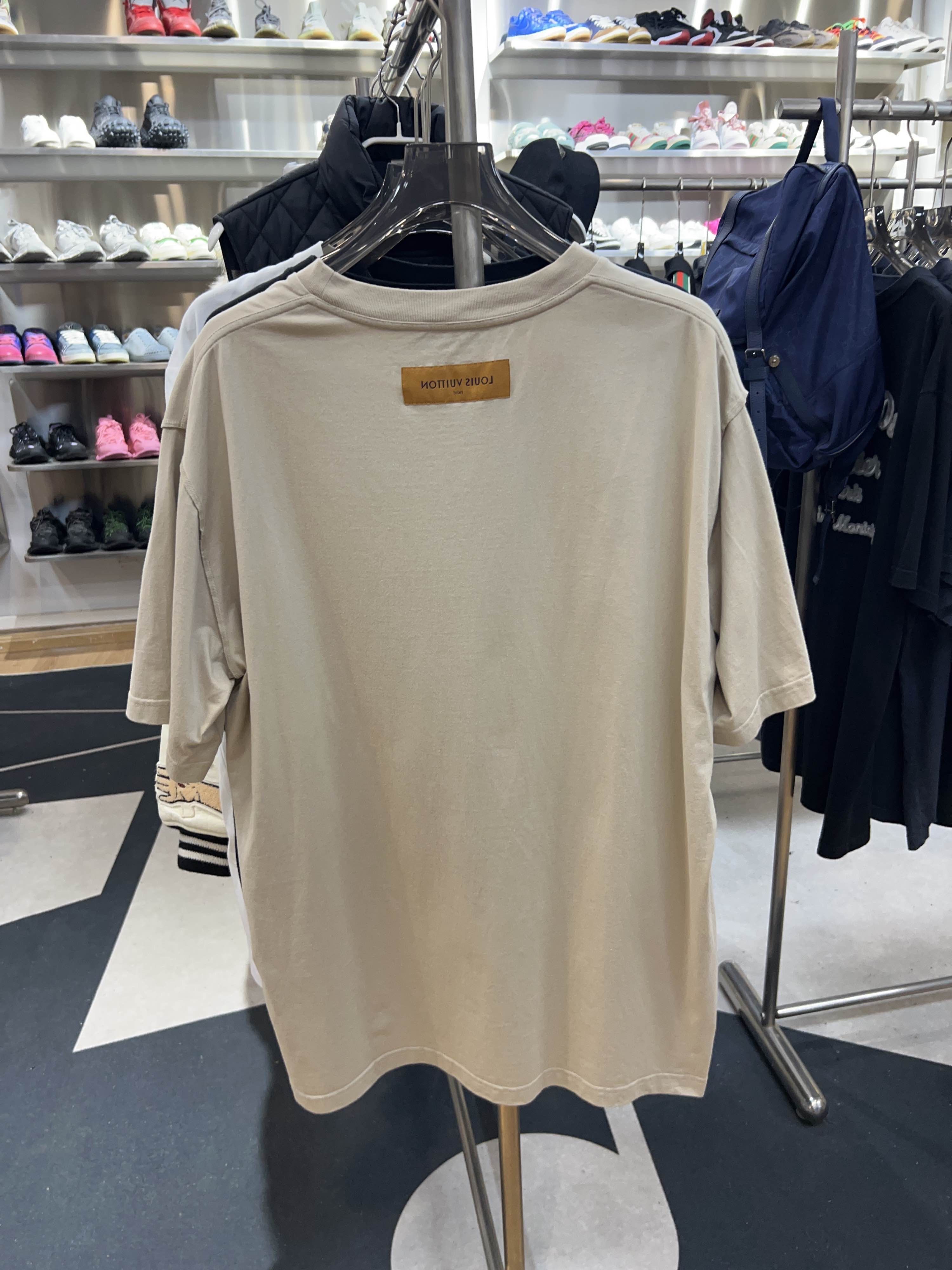Louis Vuitton Embossed Logo T-Shirt in Beige Size US XXL / EU 58 / 5 - 2 Thumbnail