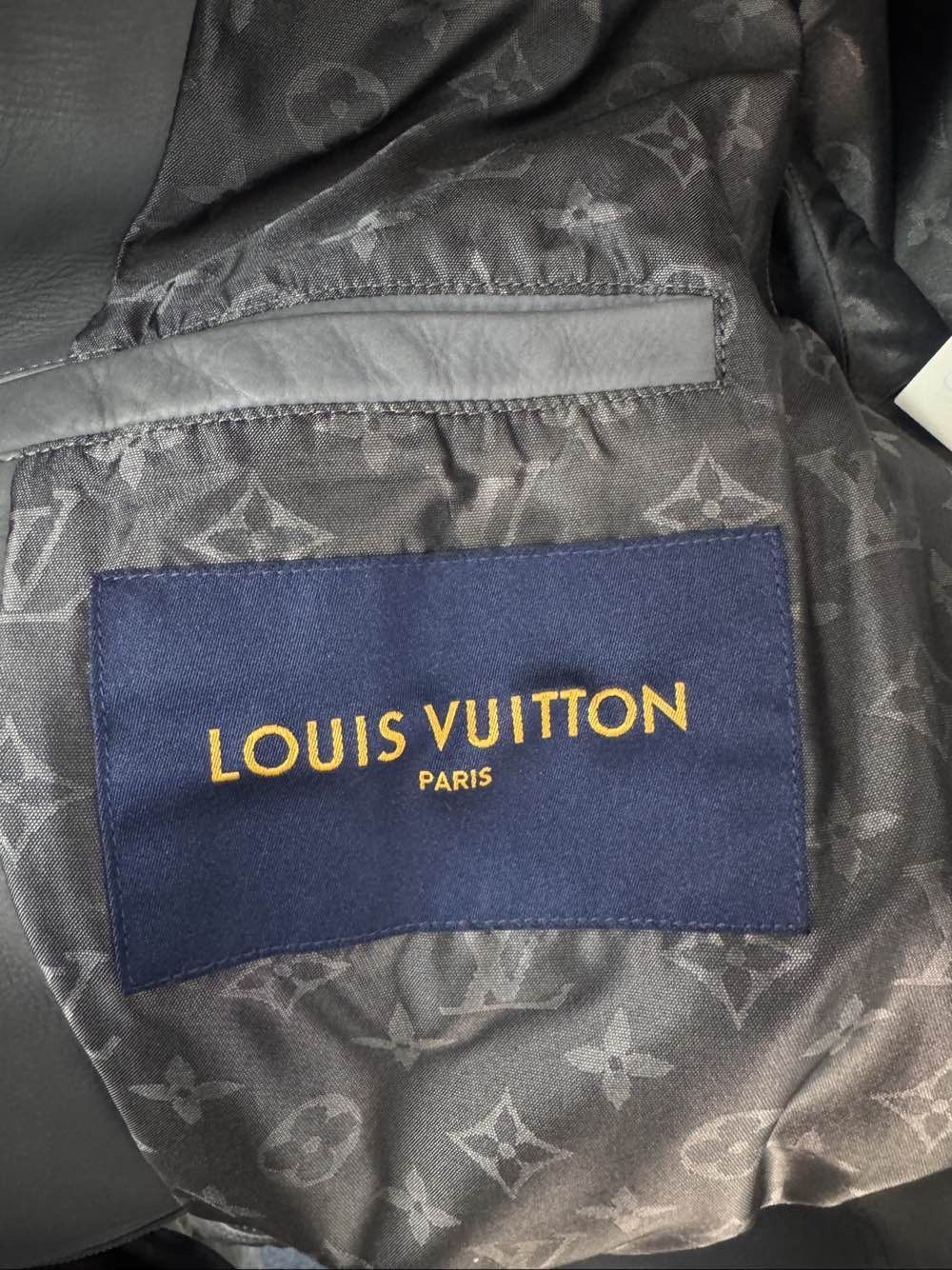 Louis Vuitton Gray Leather Logo Jacket in Size M Size US M / EU 48-50 / 2 - 3 Thumbnail