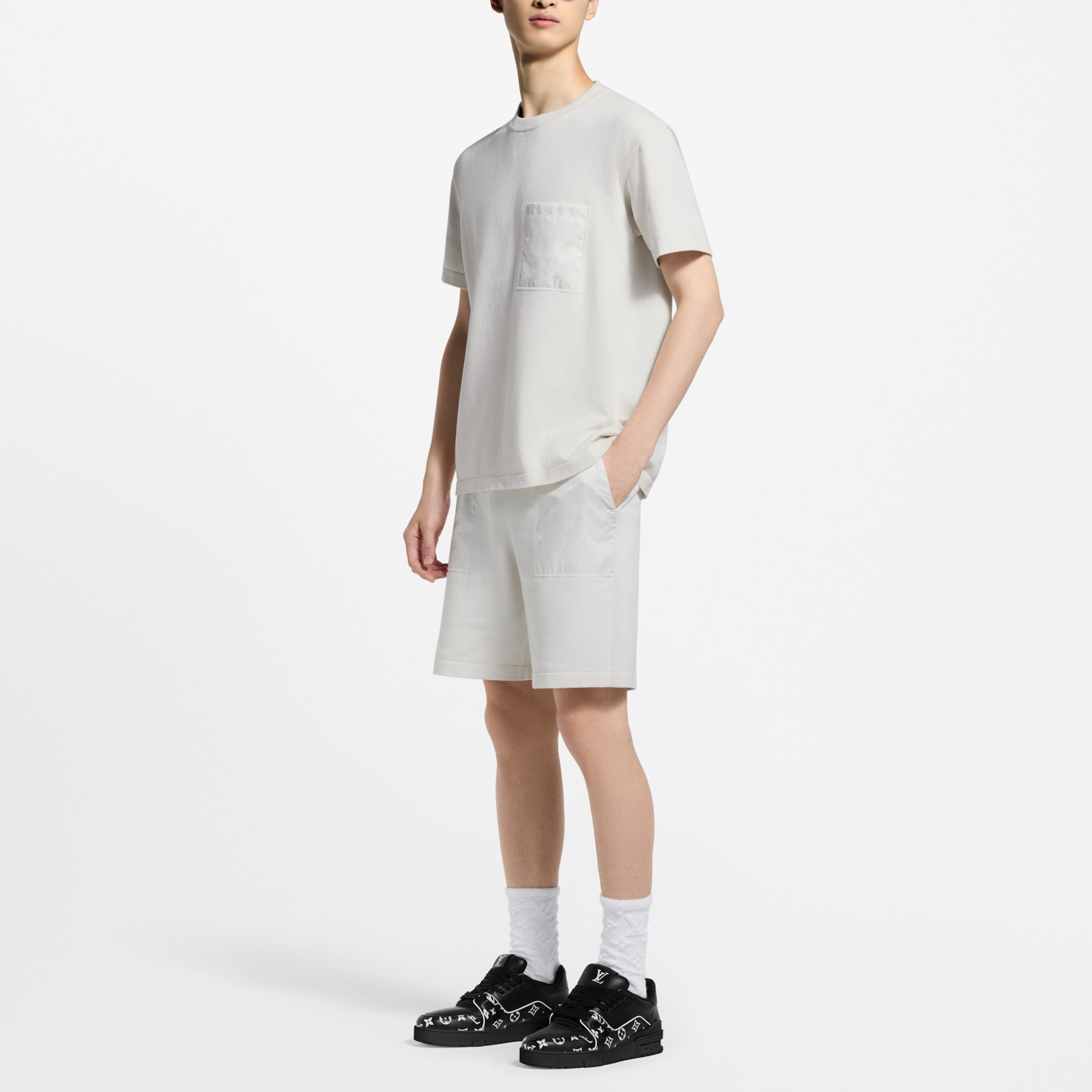 Louis Vuitton Monogram Pocket T-Shirt in White Size US S / EU 44-46 / 1 - 13 Thumbnail