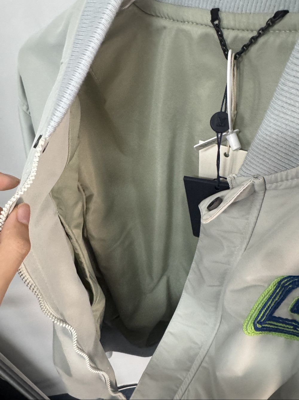 Louis Vuitton Logo Embroidered Bomber Jacket in Green Size US M / EU 48-50 / 2 - 7 Thumbnail