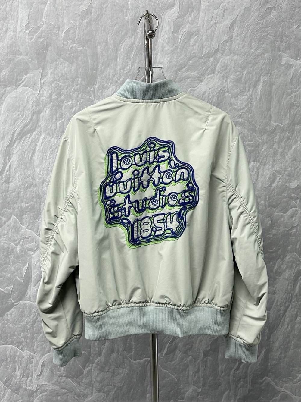 Louis Vuitton Logo Embroidered Bomber Jacket in Green Size US M / EU 48-50 / 2 - 2 Thumbnail