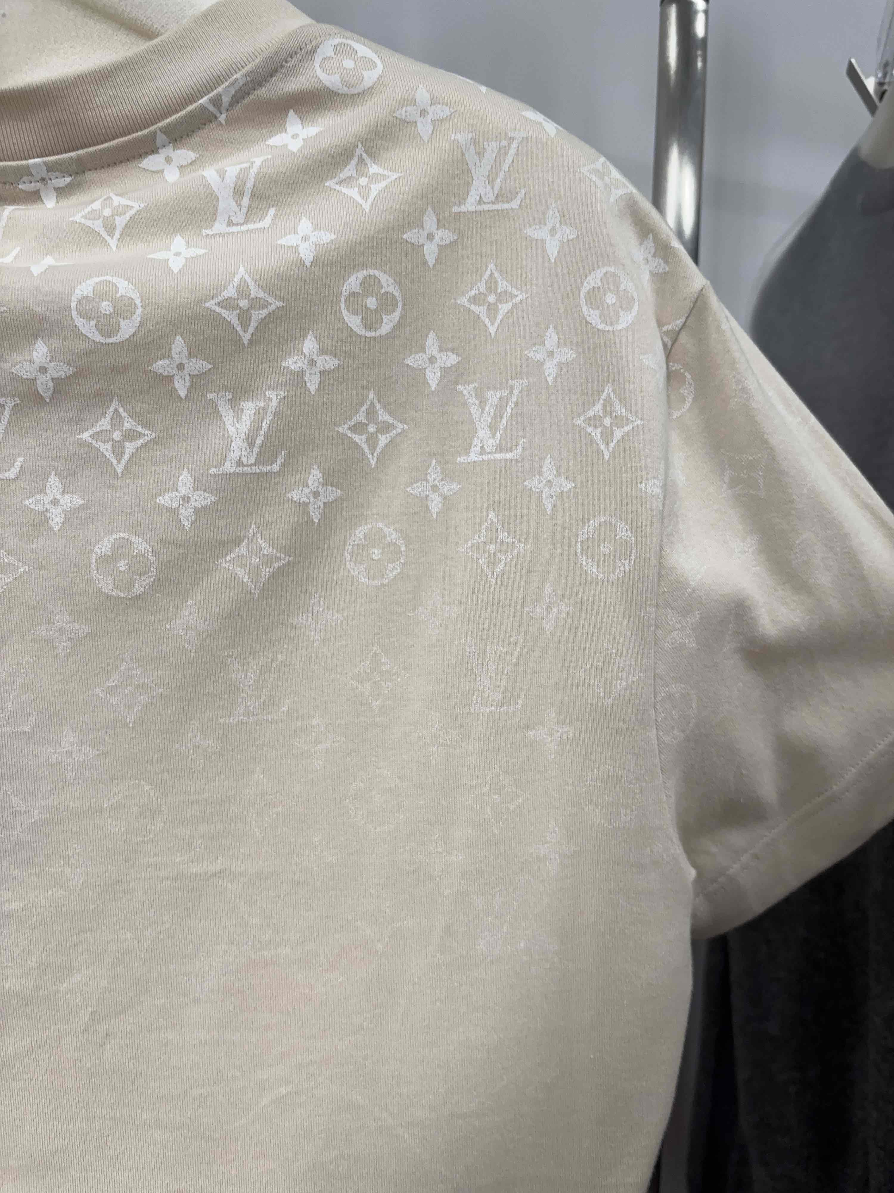 Louis Vuitton Monogram Gradient Short Sleeve Tee Size US S / EU 44-46 / 1 - 10 Thumbnail