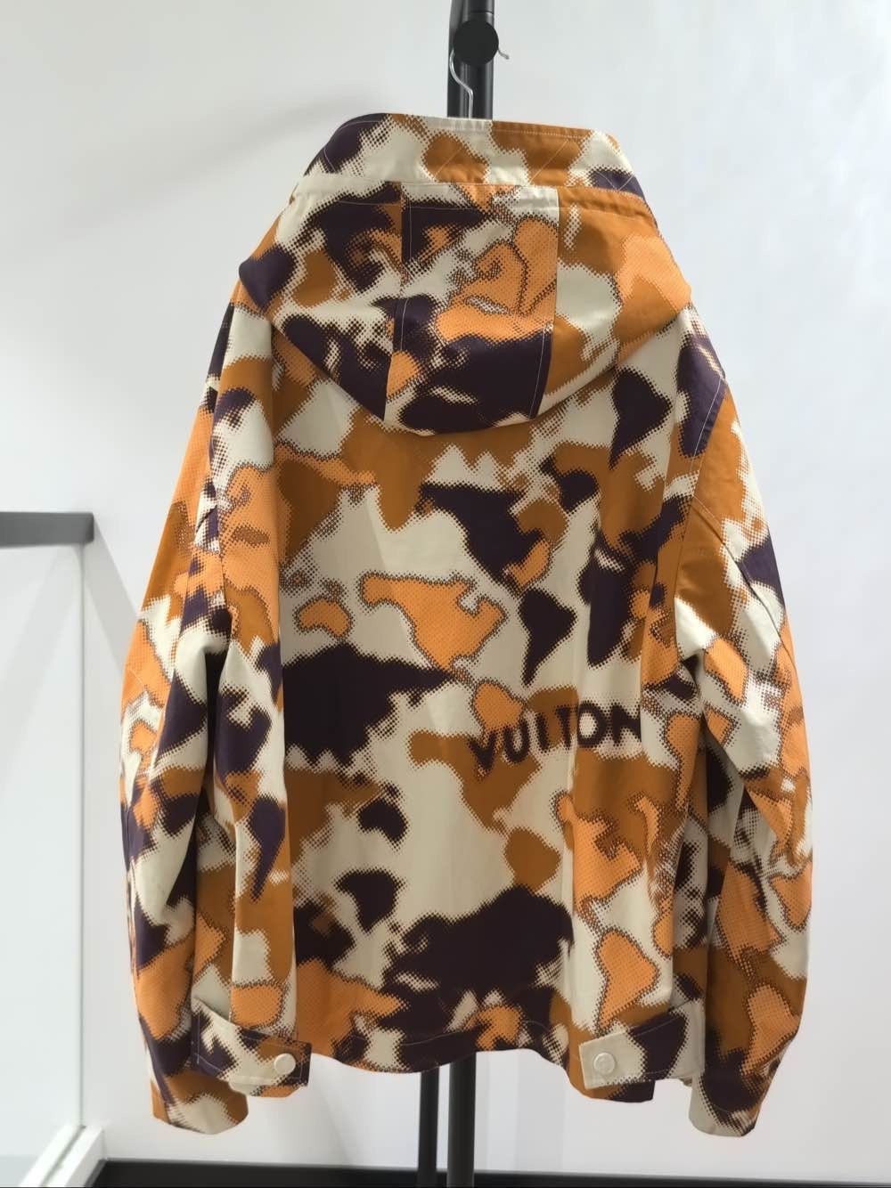 Louis Vuitton Camo Logo Hooded Jacket in Multi Size US L / EU 52-54 / 3 - 2 Thumbnail
