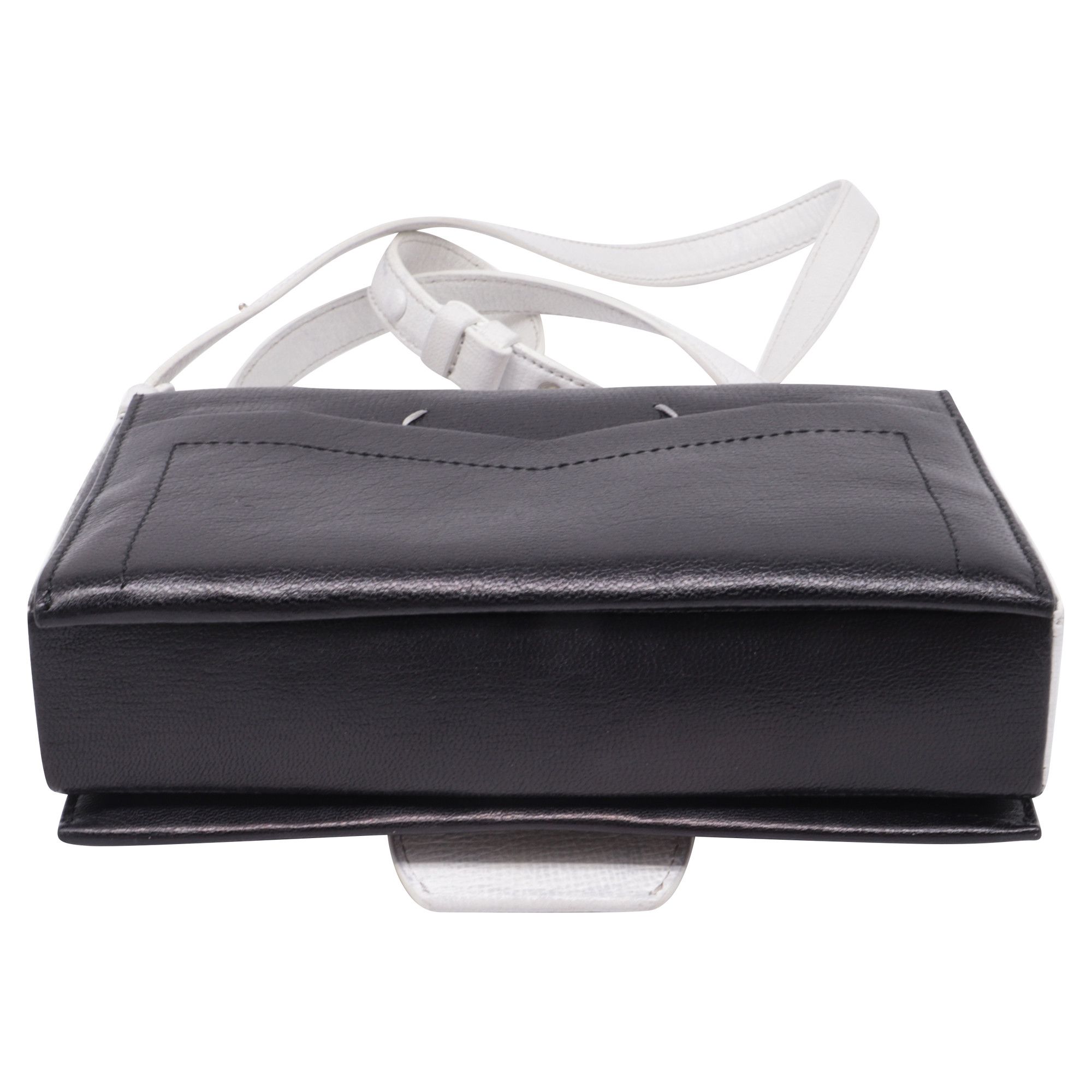 Maison Margiela Maison Margiela Buckle Detail Shoulder Bag in Black Goat Lea Size ONE SIZE - 5 Thumbnail