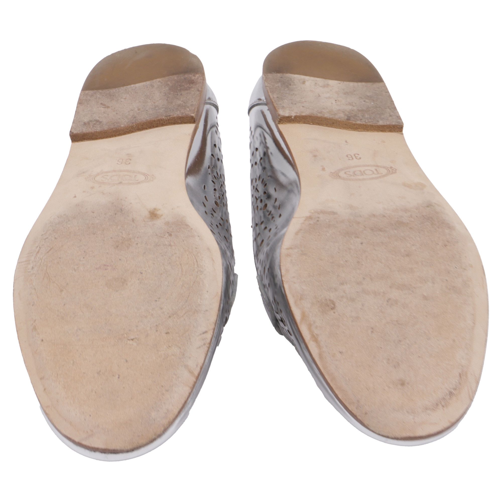Tod's Tod's Perforated Loafers in Metallic Leather Size US 6 / IT 36 - 6 Thumbnail